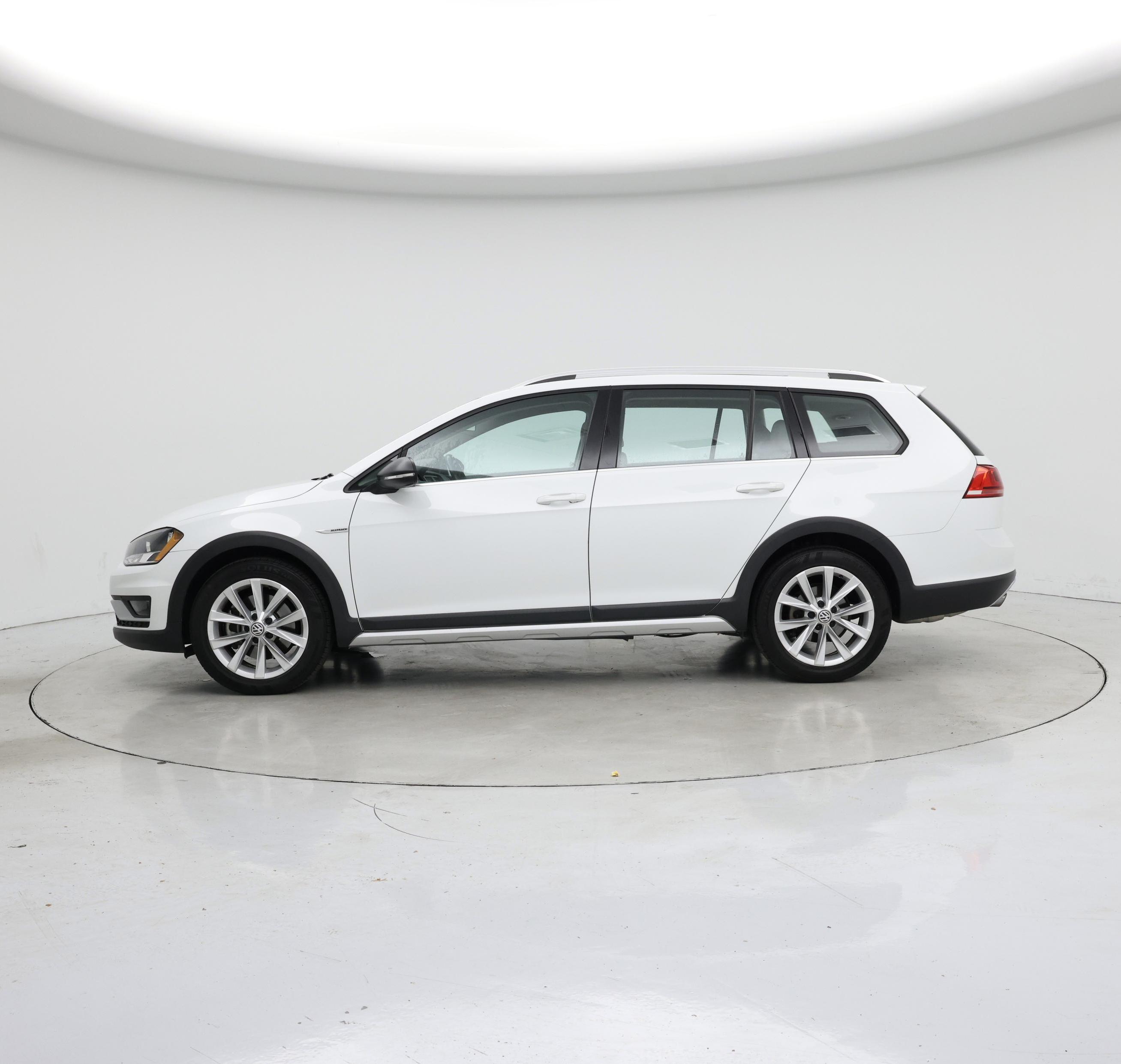 Thumbnail: 2017 Volkswagen Golf - 3