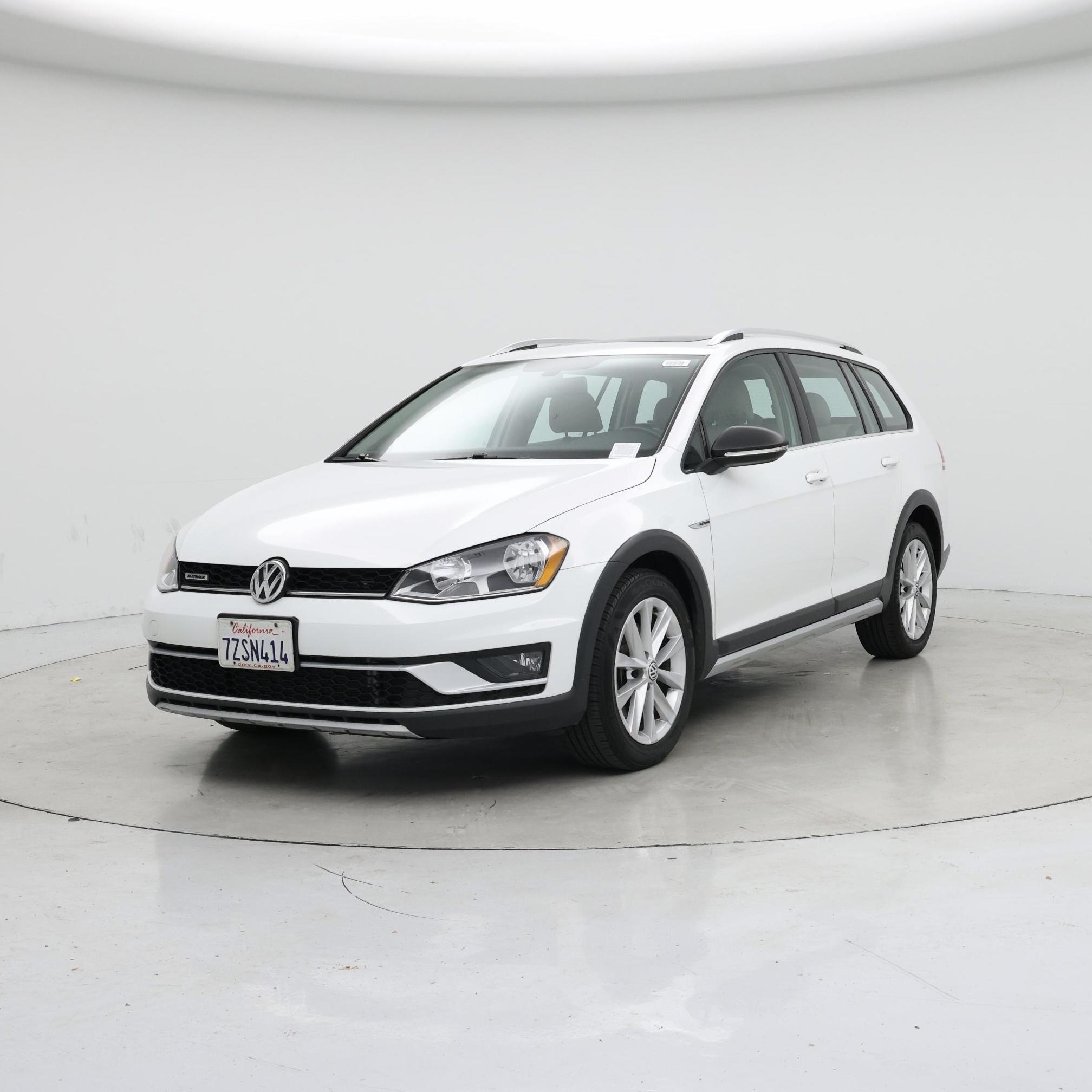 Thumbnail: 2017 Volkswagen Golf - 4