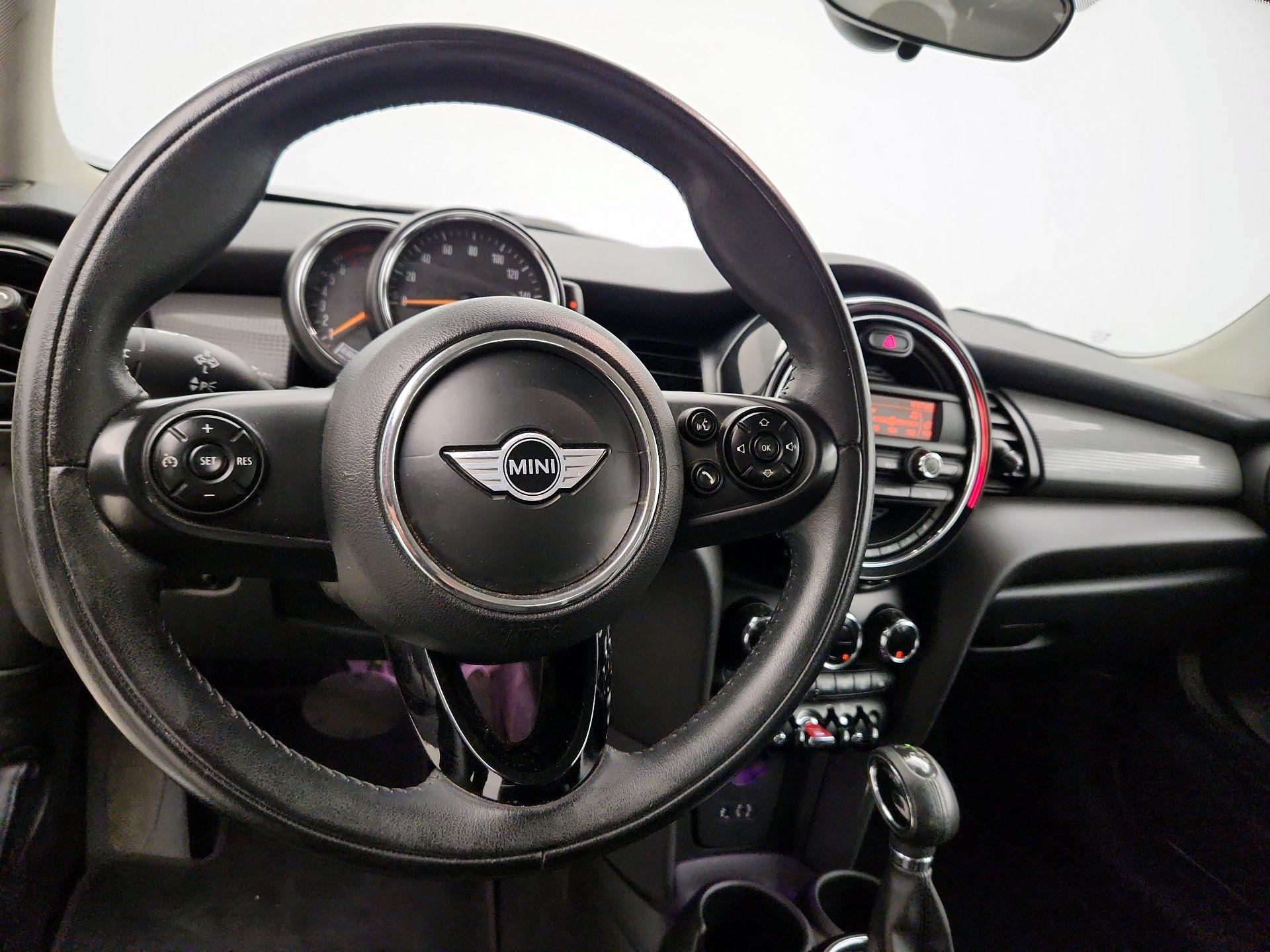 Thumbnail: 2015 MINI Cooper Hardtop - 10