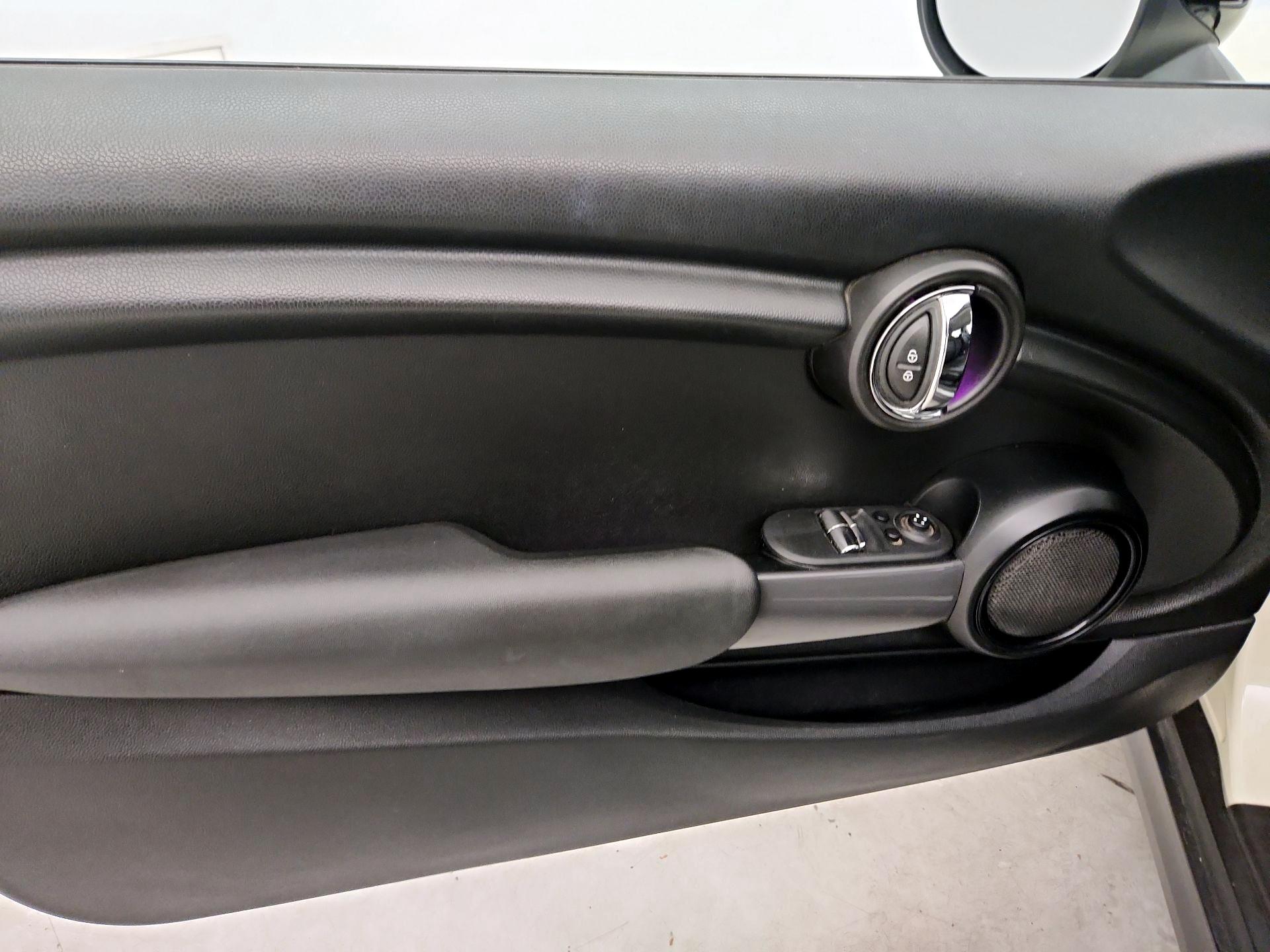 Thumbnail: 2015 MINI Cooper Hardtop - 12