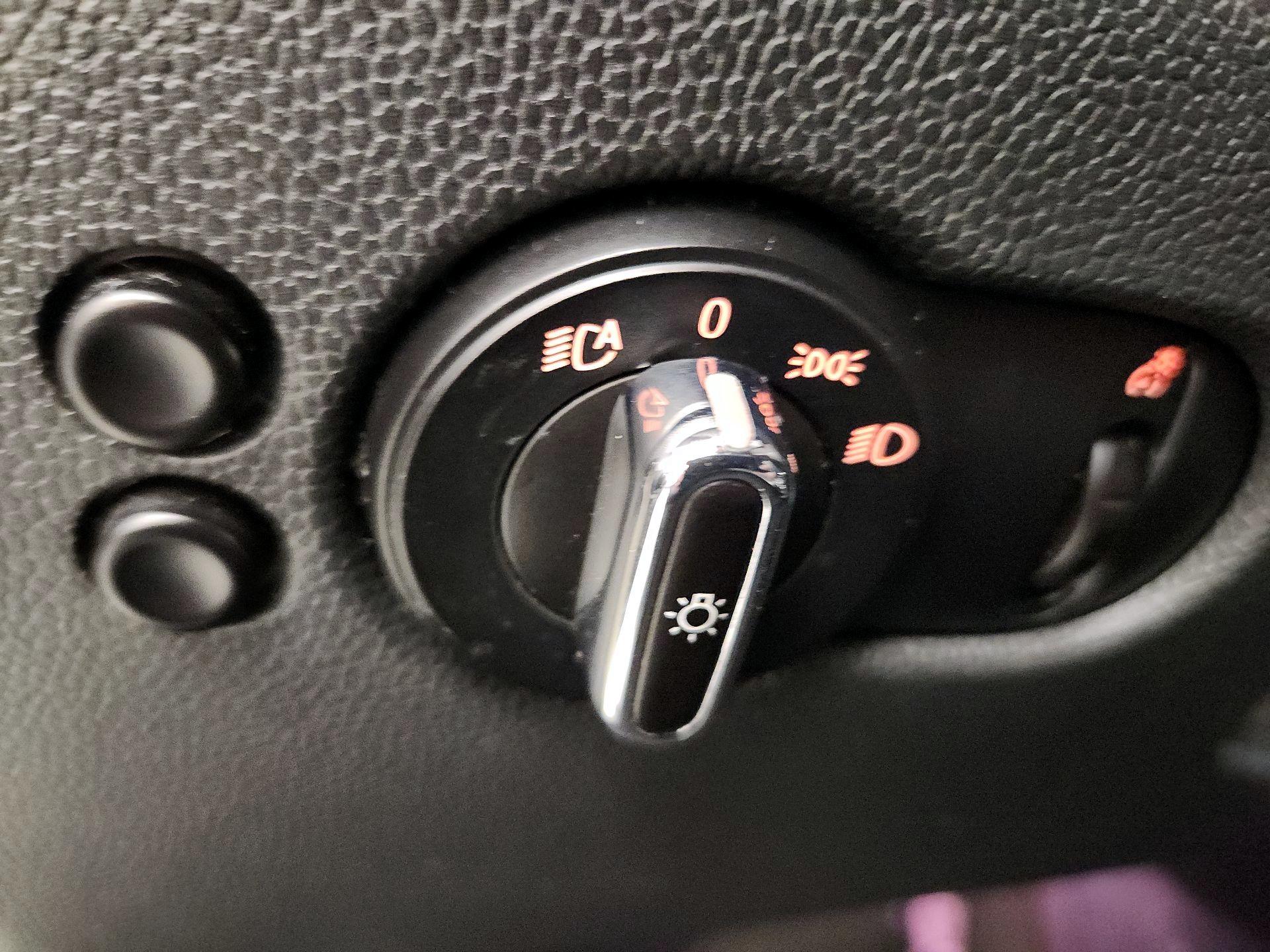 Thumbnail: 2015 MINI Cooper Hardtop - 13