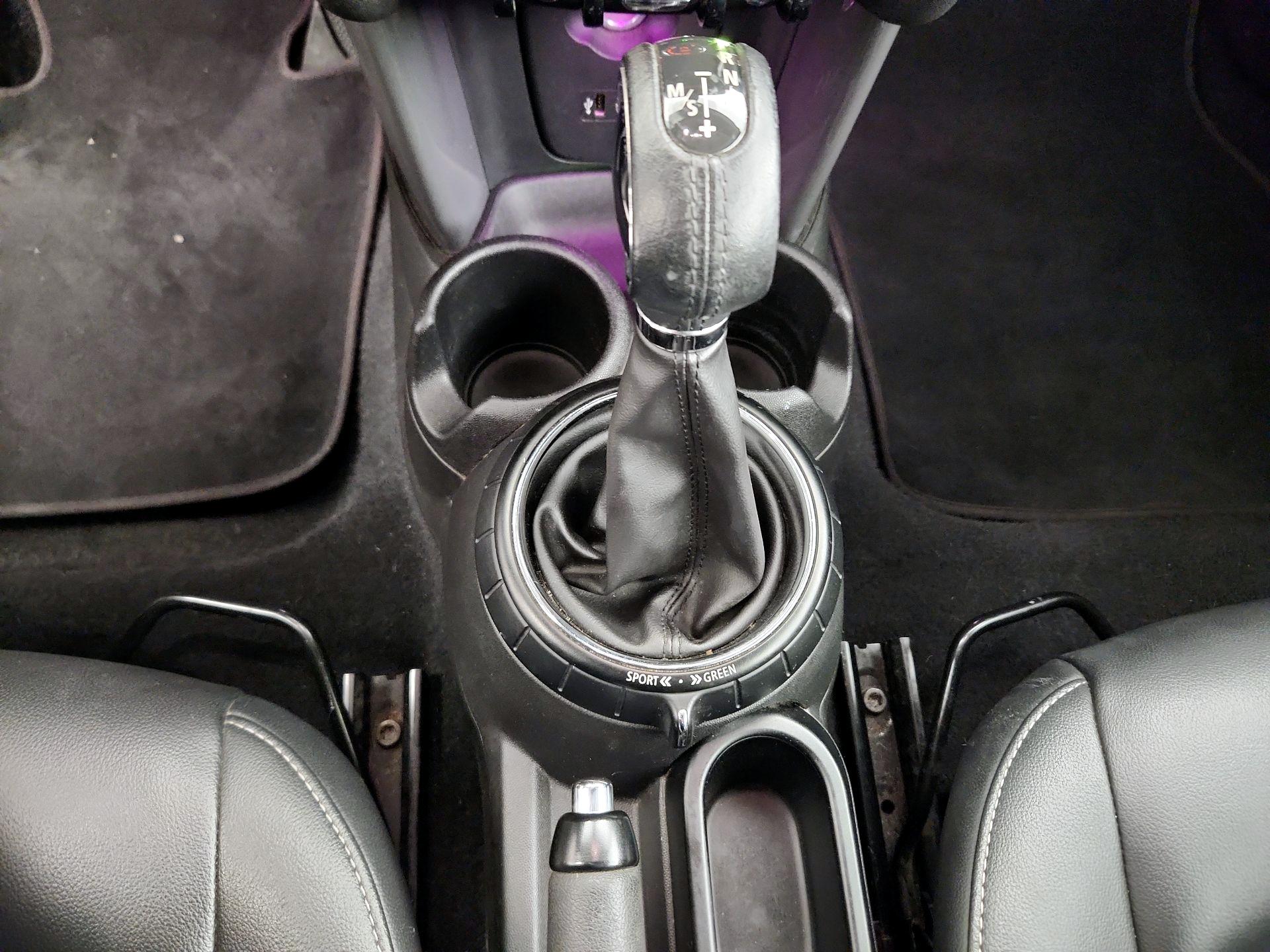 Thumbnail: 2015 MINI Cooper Hardtop - 16