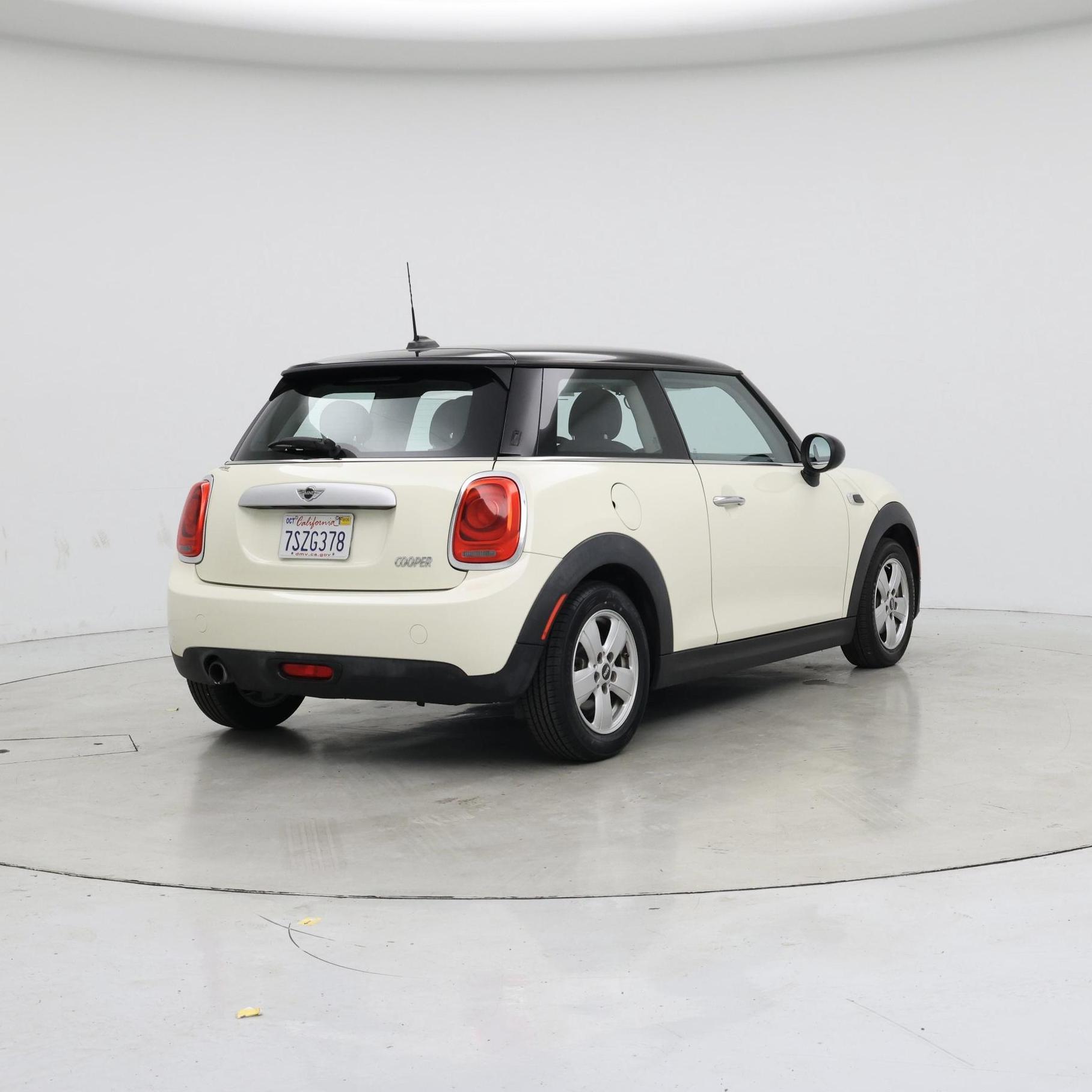 Thumbnail: 2015 MINI Cooper Hardtop - 8