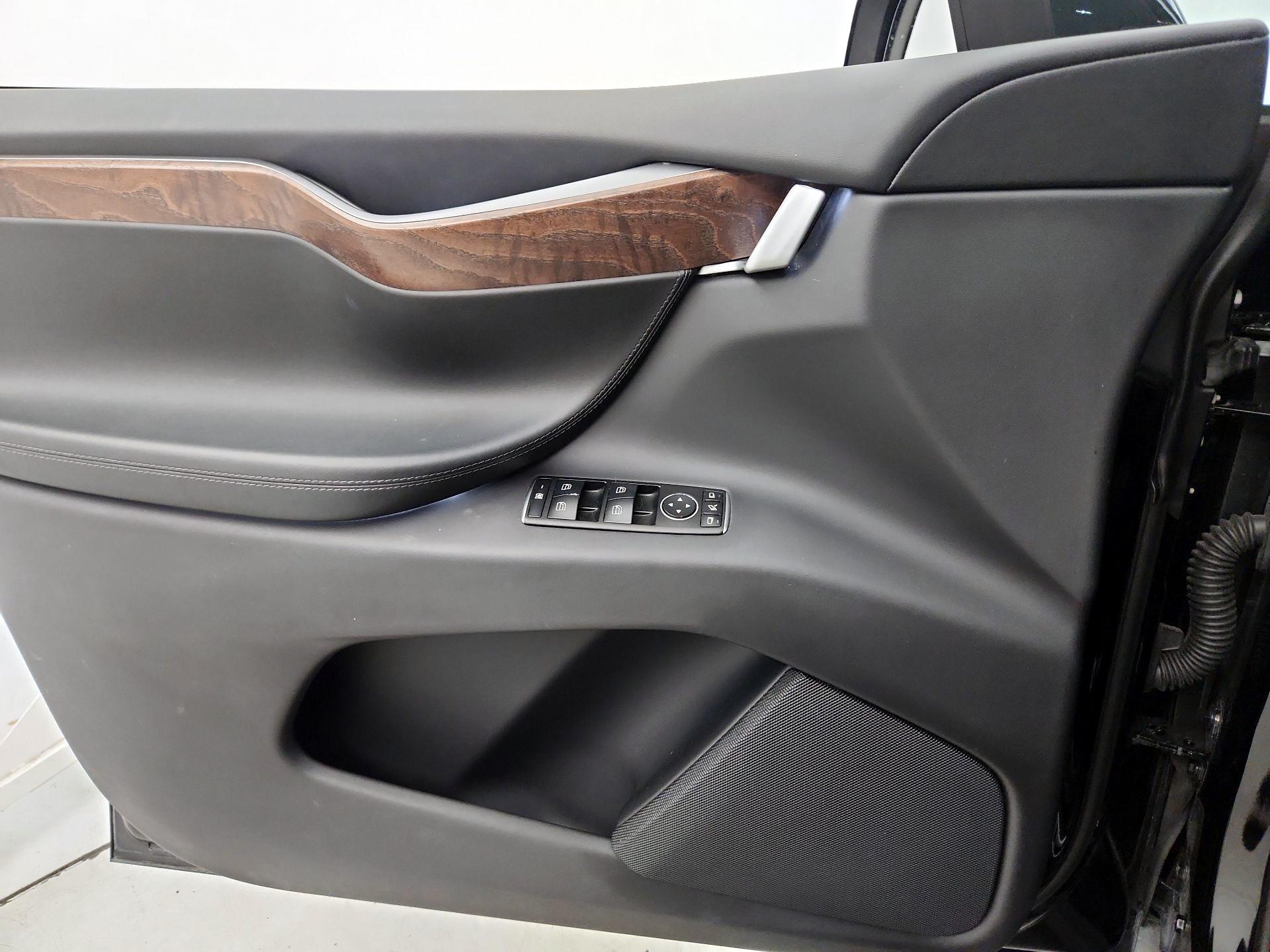 Thumbnail: 2019 Tesla Model X - 12