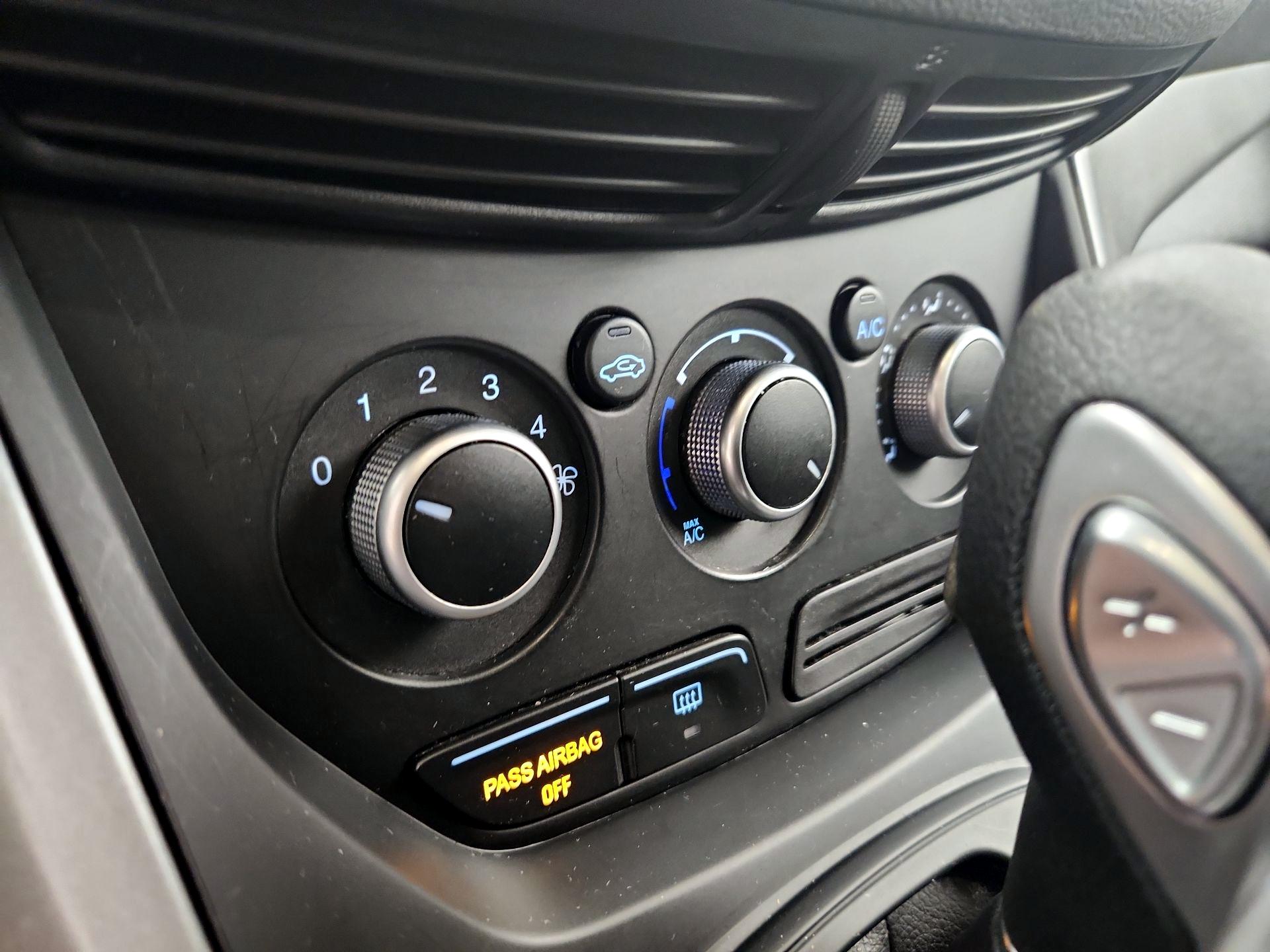 Thumbnail: 2015 Ford Escape - 16