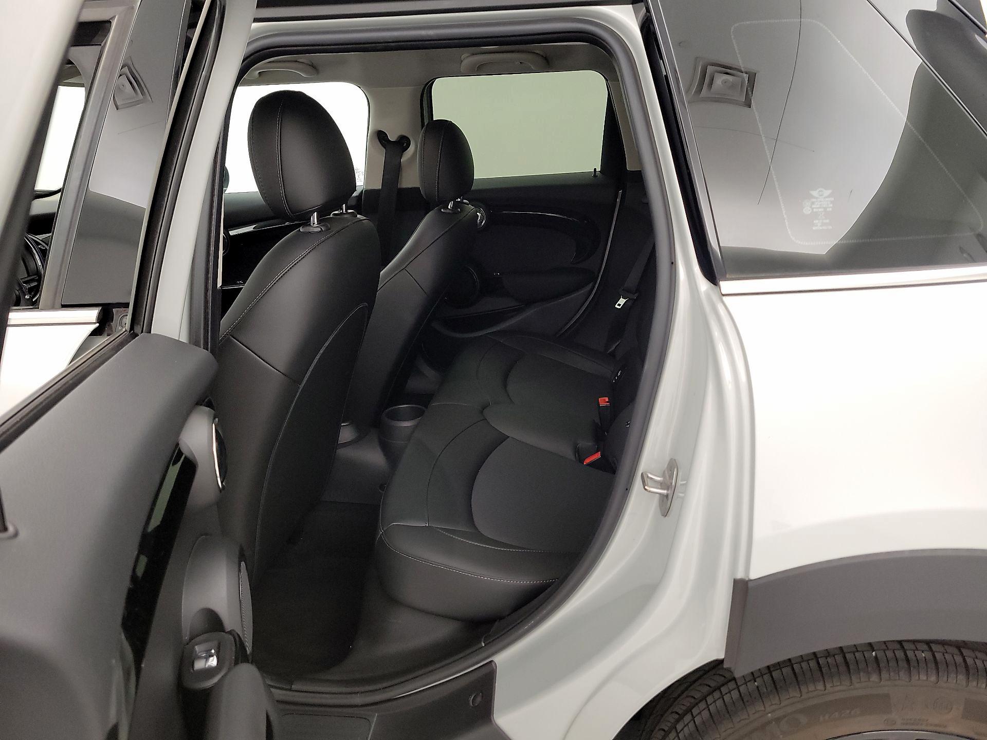 Thumbnail: 2021 MINI Cooper Hardtop - 17