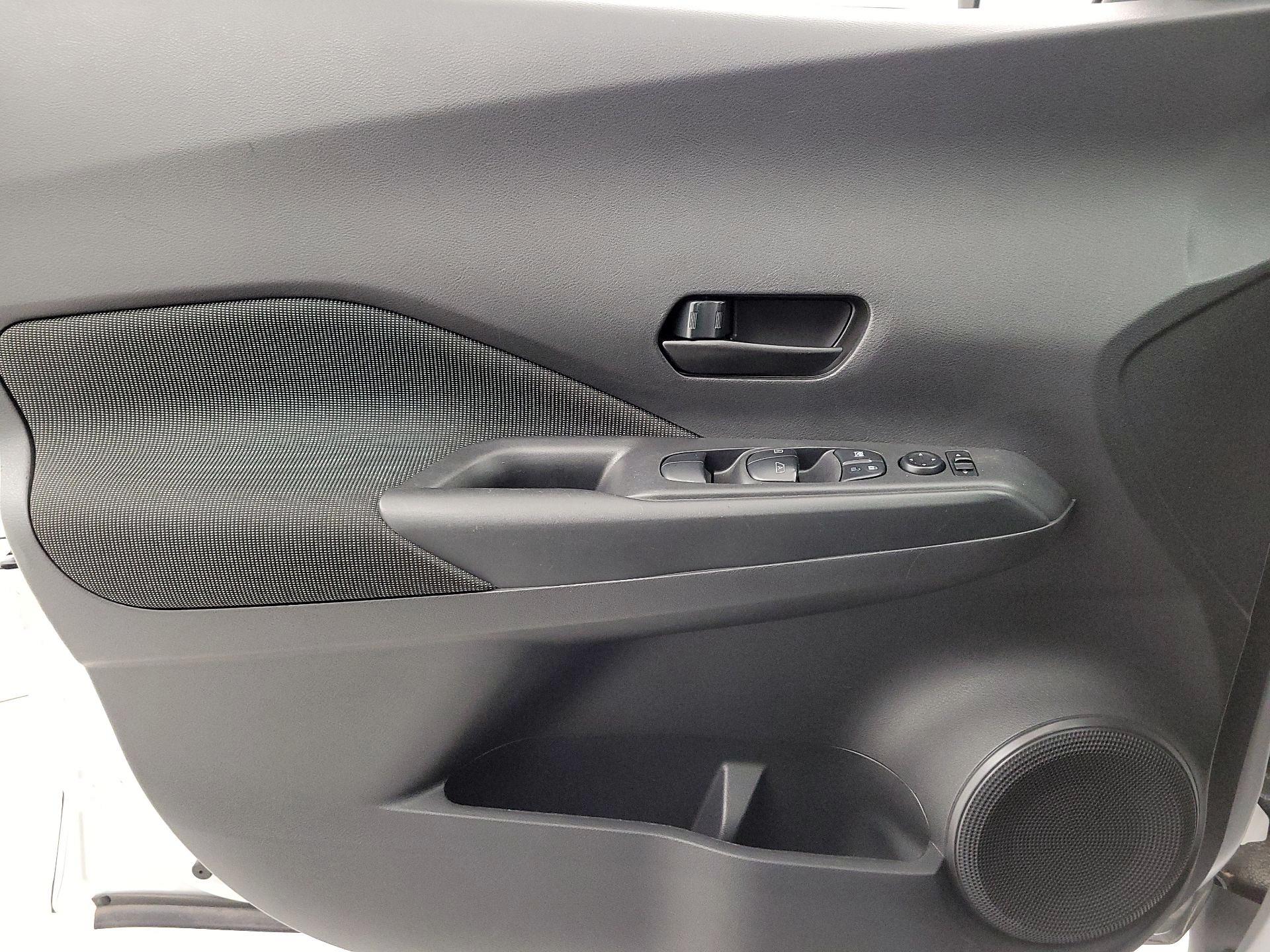 Thumbnail: 2020 Nissan Kicks - 12