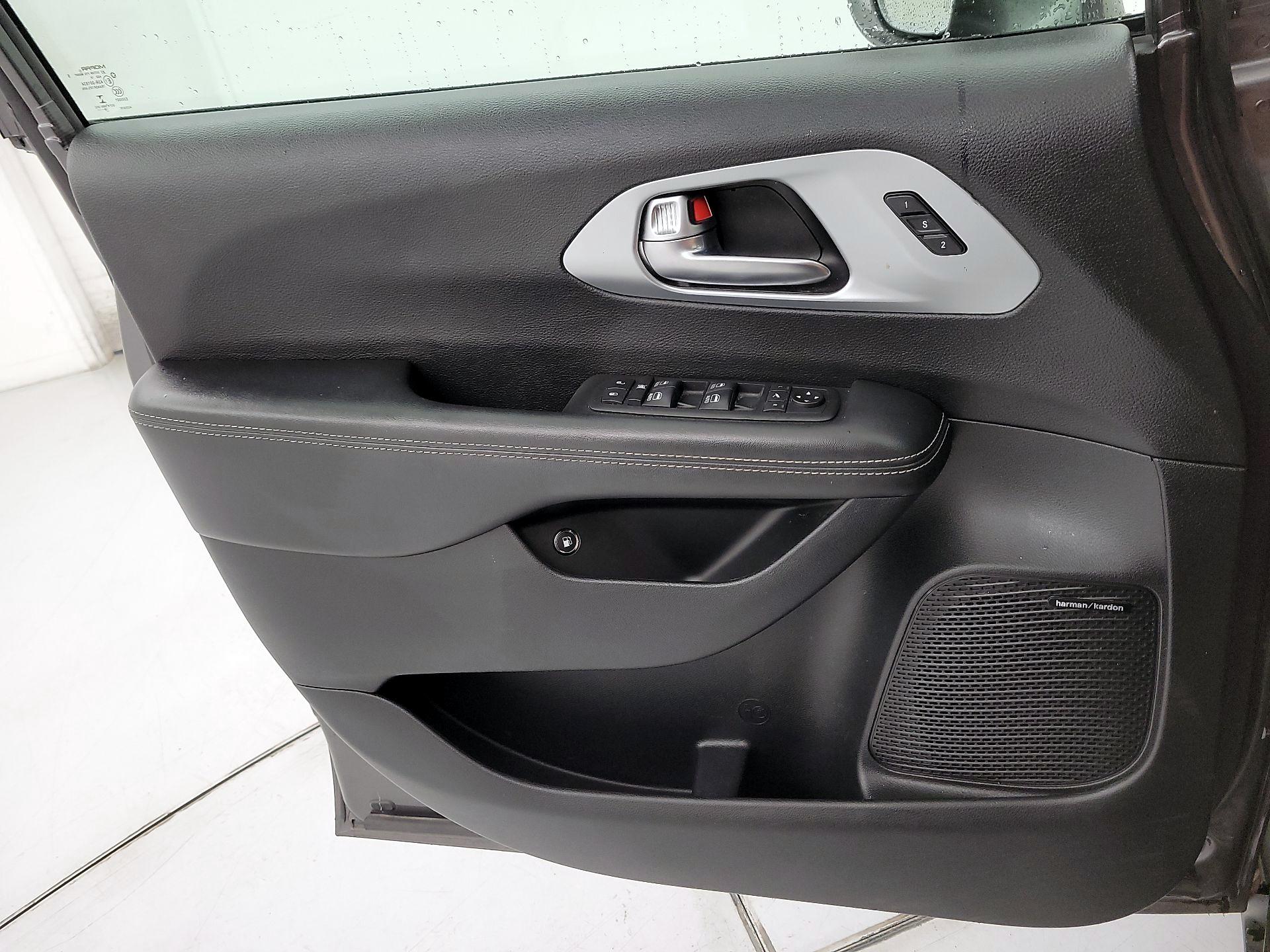 Thumbnail: 2020 Chrysler Pacifica - 12
