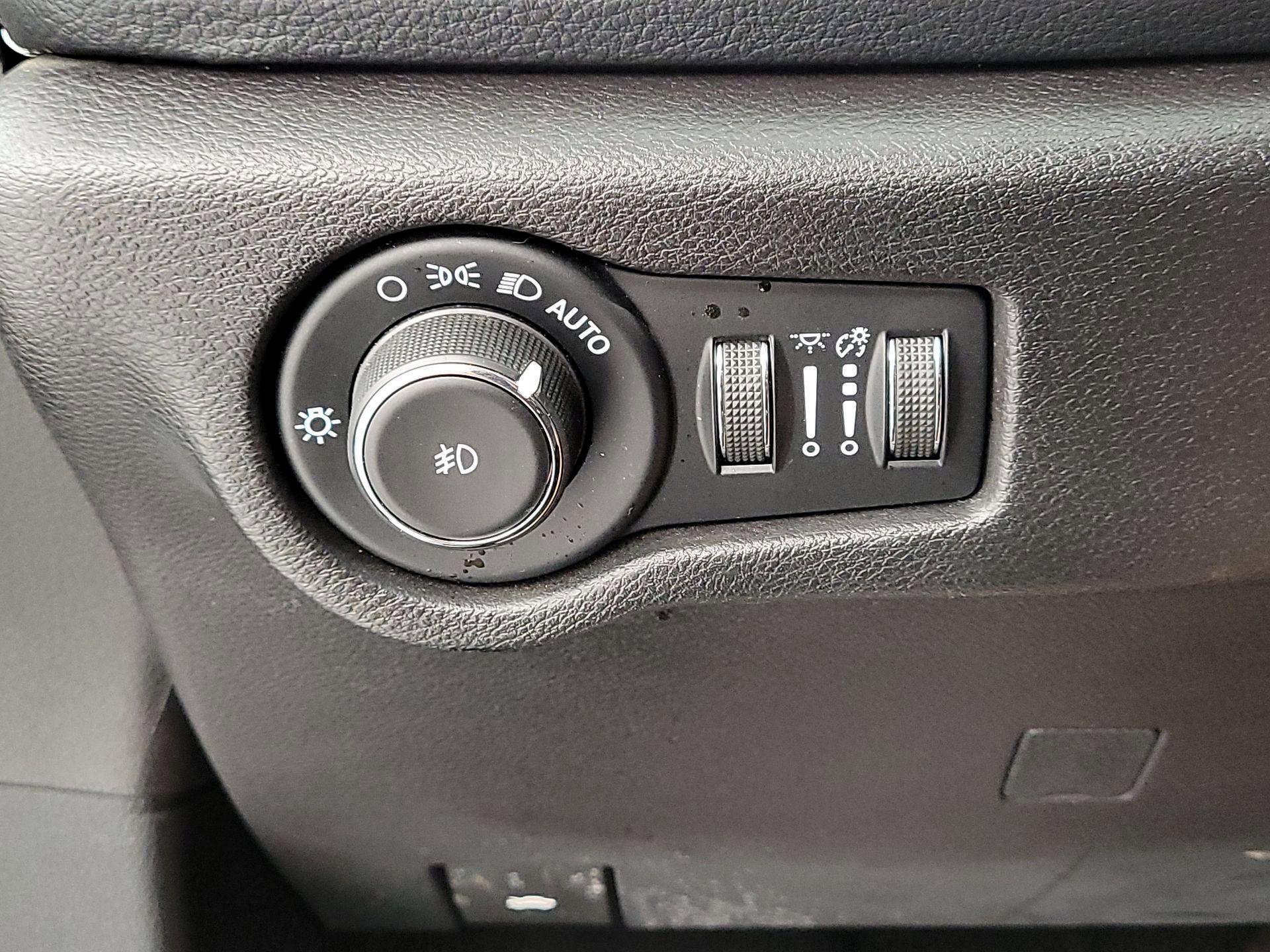 Thumbnail: 2020 Chrysler Pacifica - 13