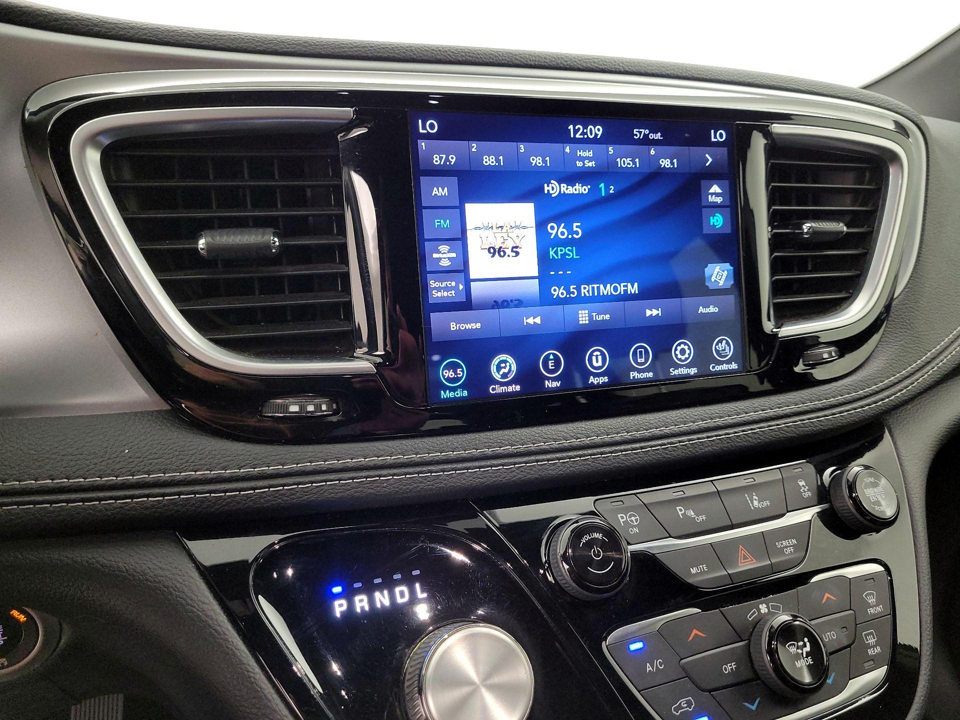 Thumbnail: 2020 Chrysler Pacifica - 16