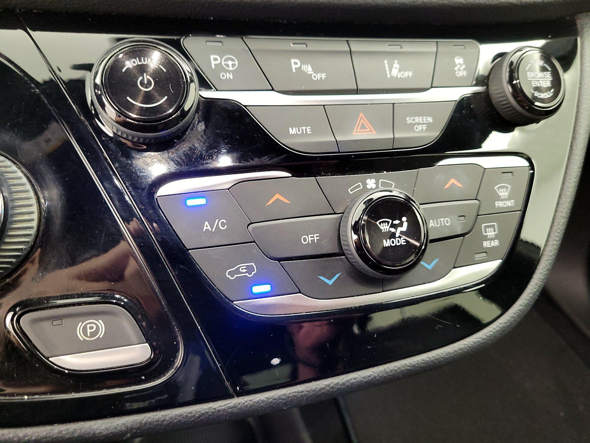 Thumbnail: 2020 Chrysler Pacifica - 17