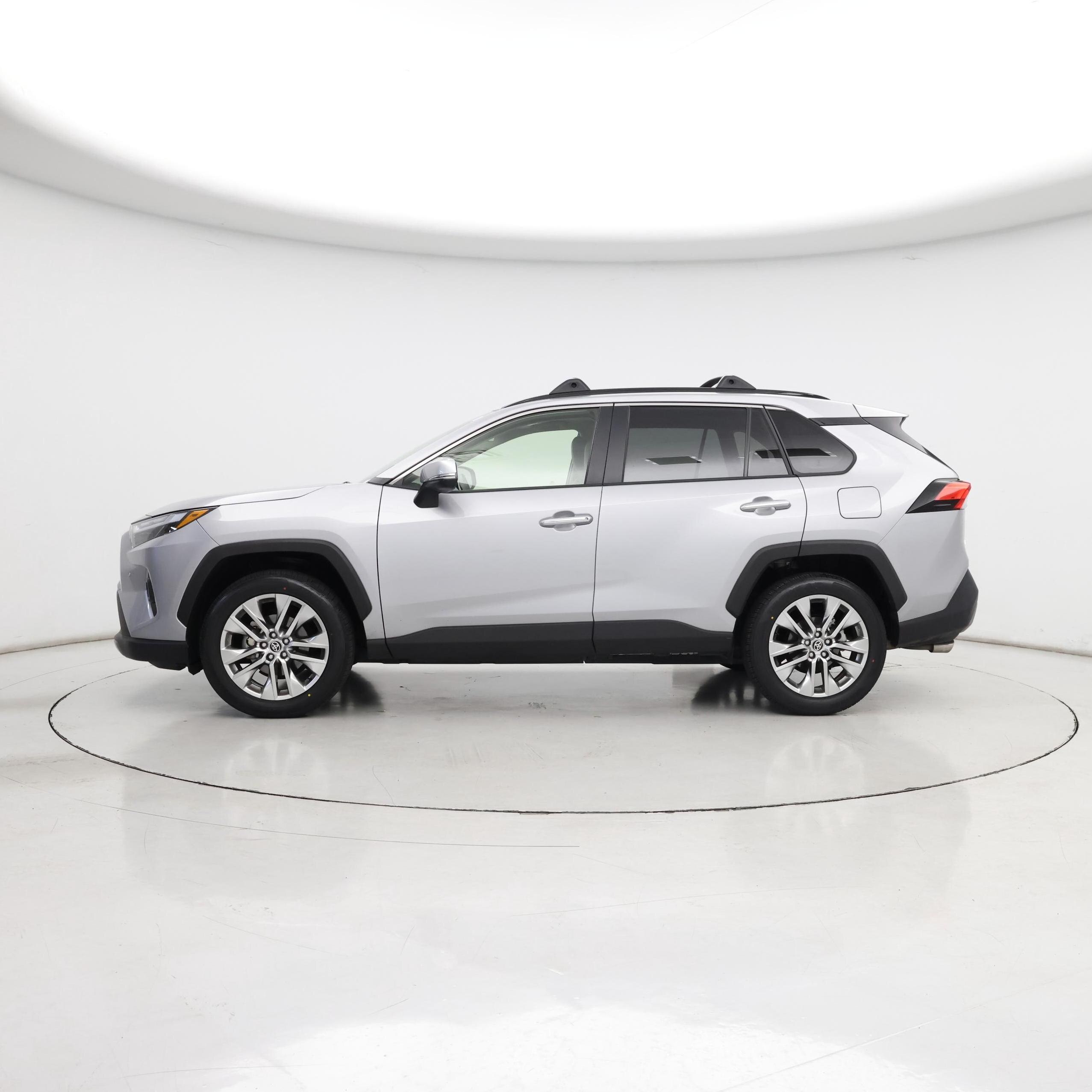 Thumbnail: 2022 Toyota RAV4 - 3