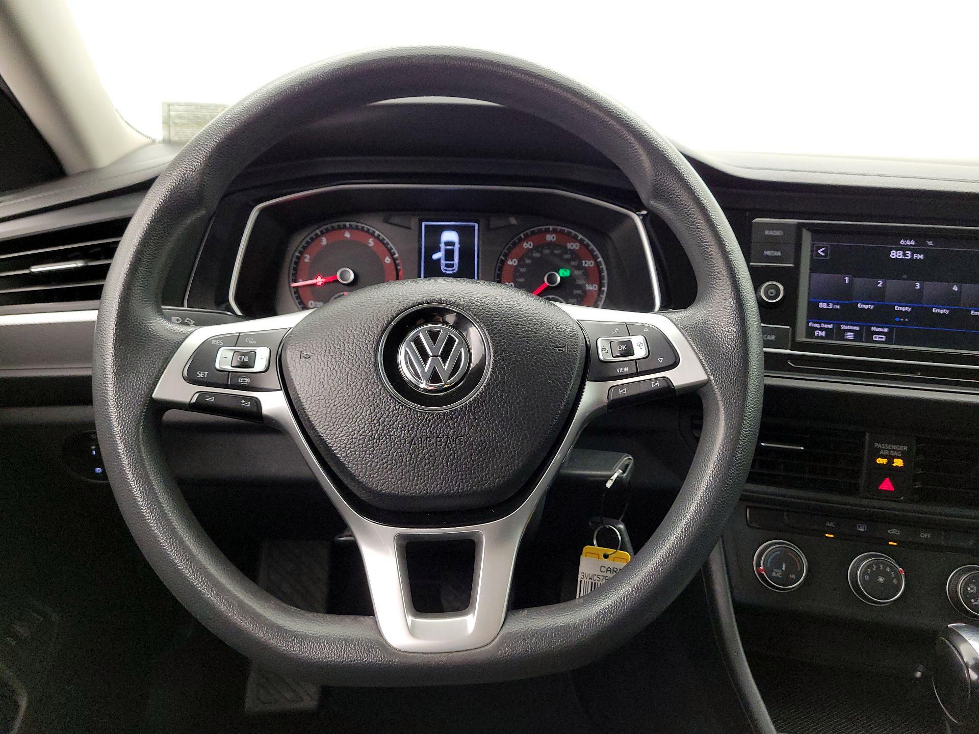 Thumbnail: 2019 Volkswagen Jetta - 10