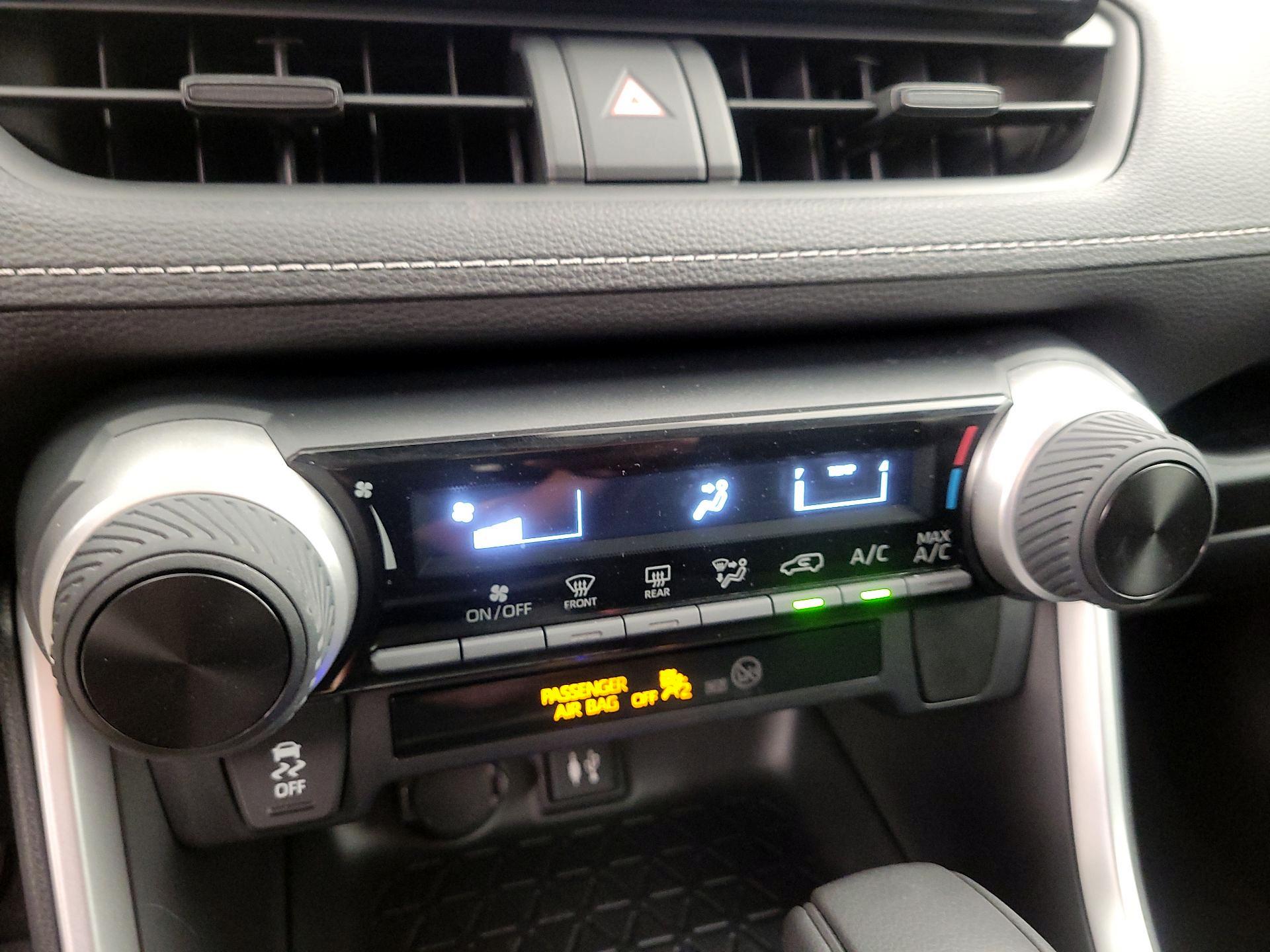 Thumbnail: 2019 Toyota RAV4 - 16