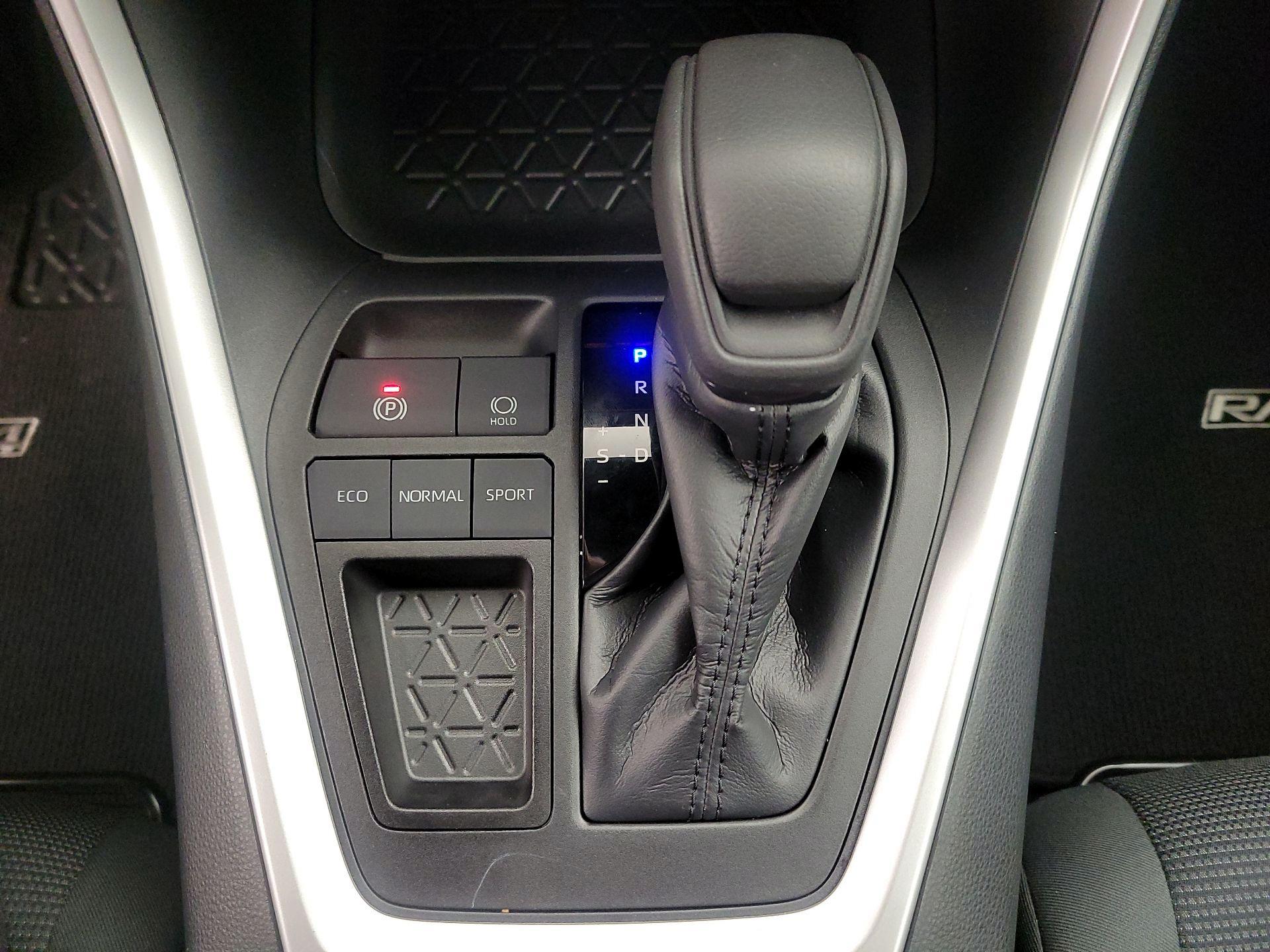 Thumbnail: 2019 Toyota RAV4 - 17