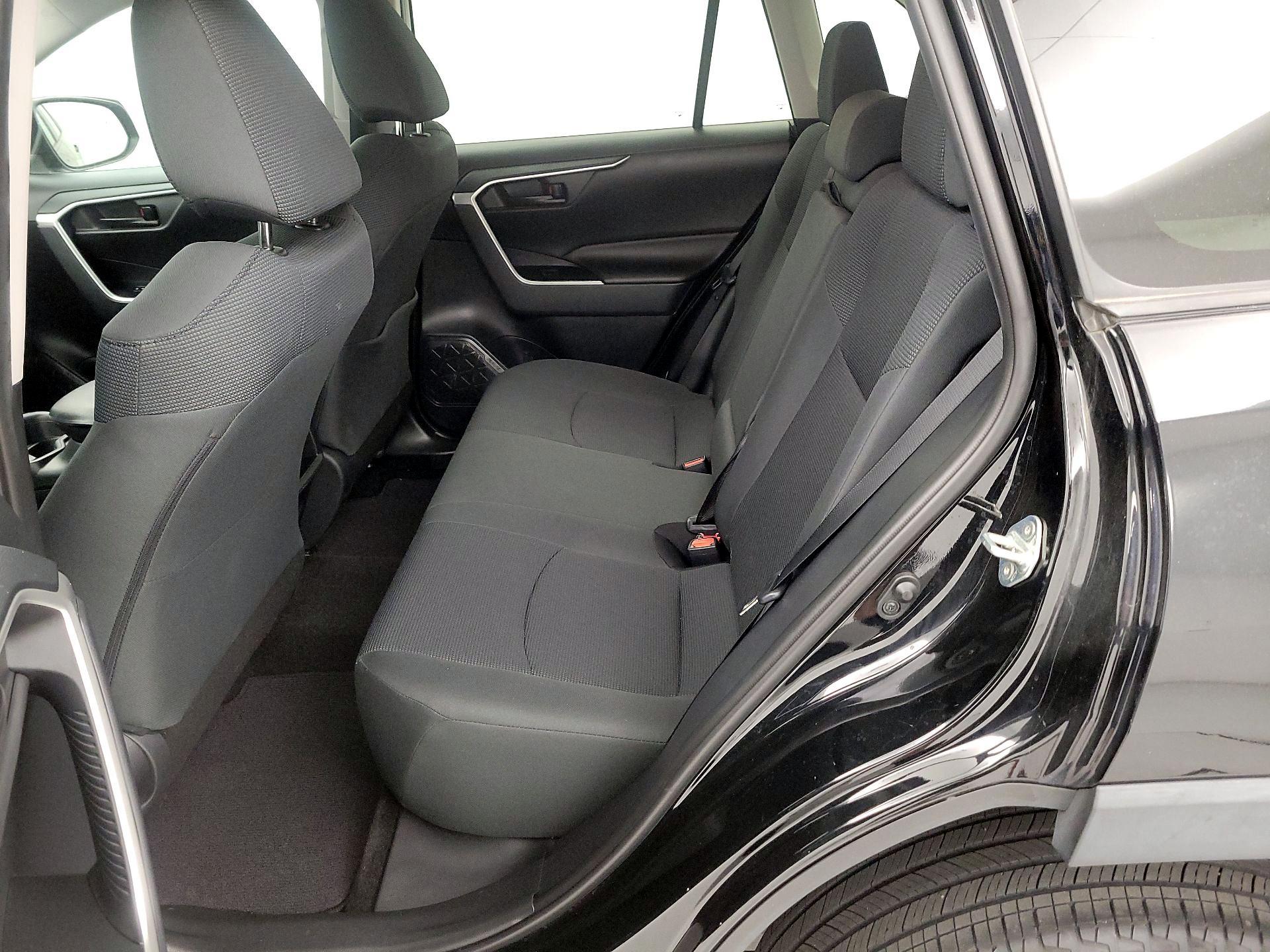 Thumbnail: 2019 Toyota RAV4 - 19