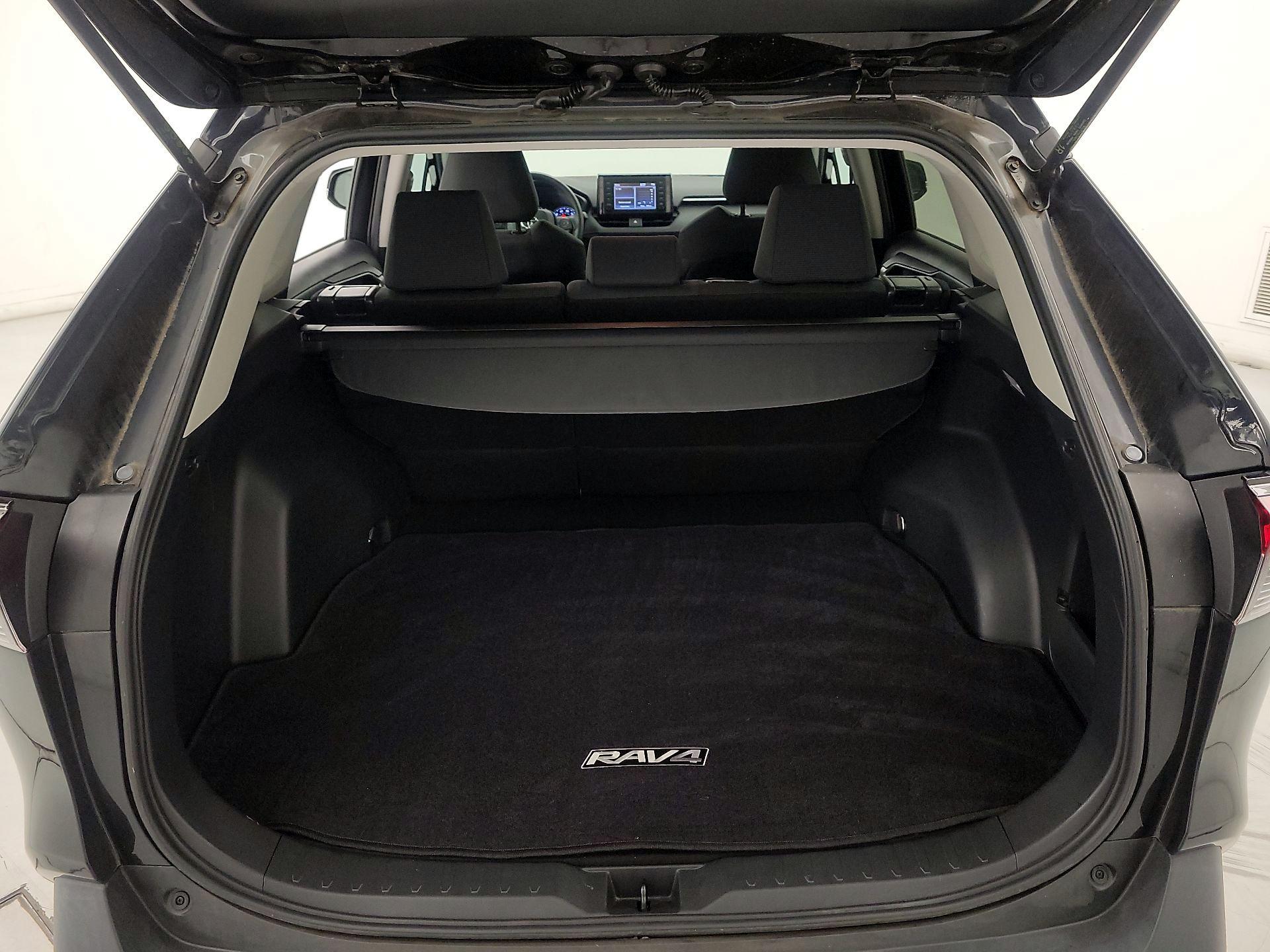 Thumbnail: 2019 Toyota RAV4 - 20