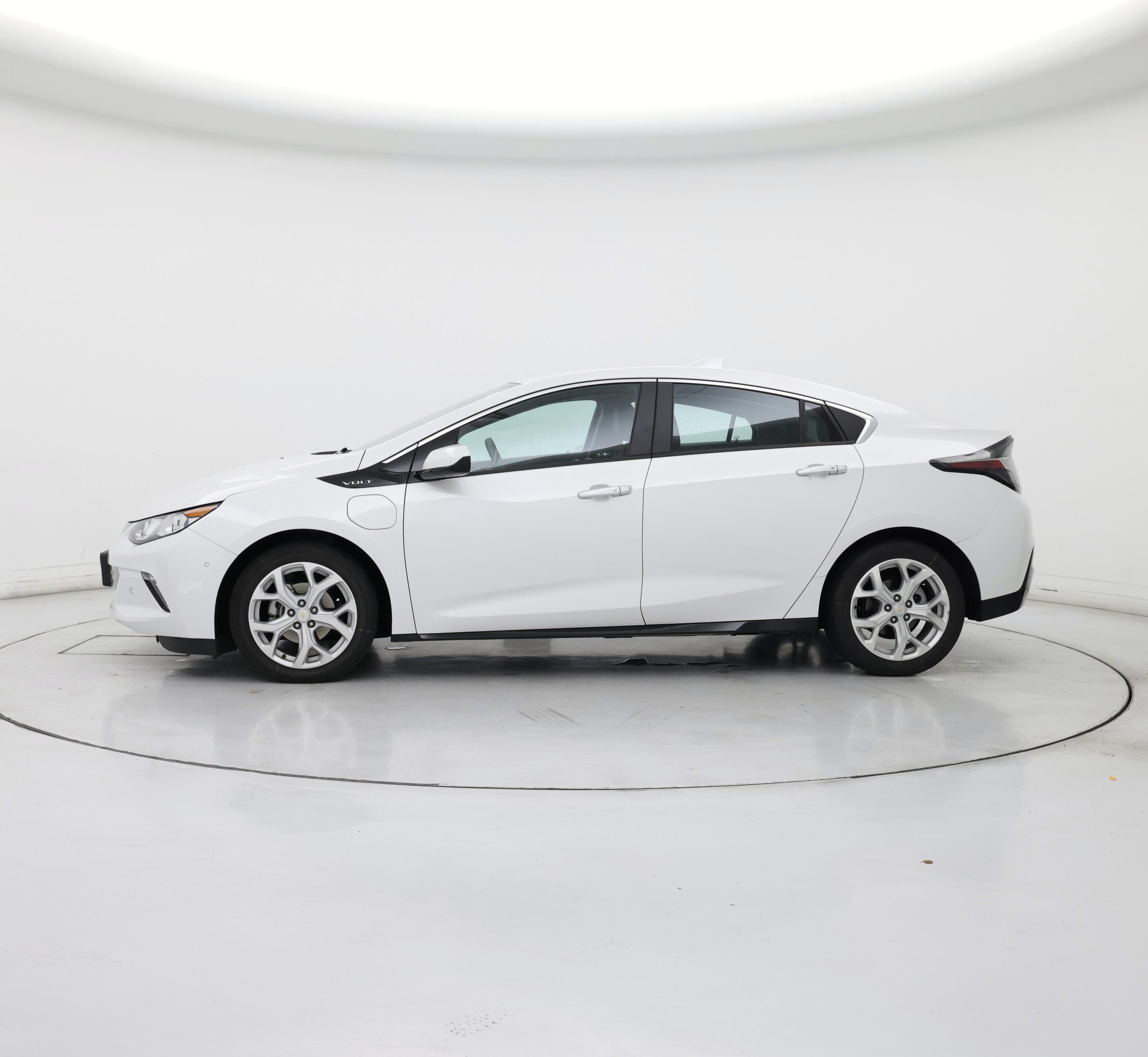 Thumbnail: 2017 Chevrolet Volt - 3