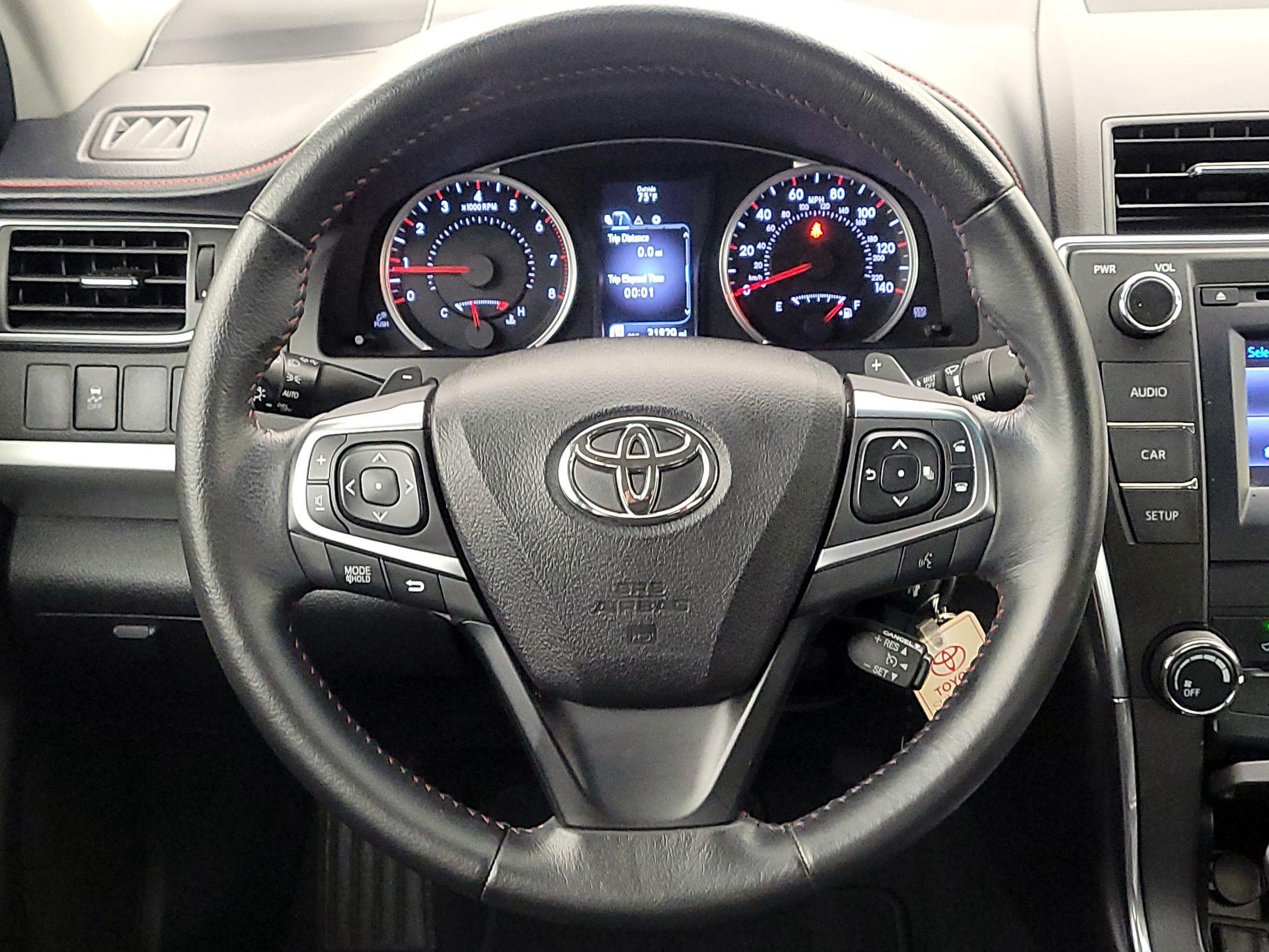Thumbnail: 2015 Toyota Camry - 10
