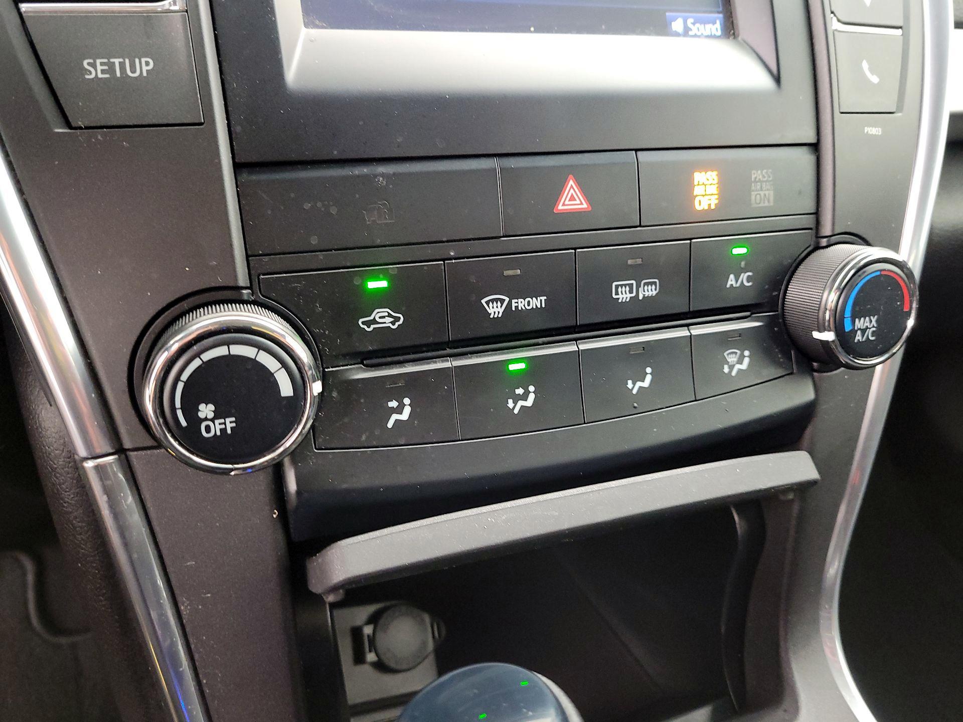 Thumbnail: 2015 Toyota Camry - 16