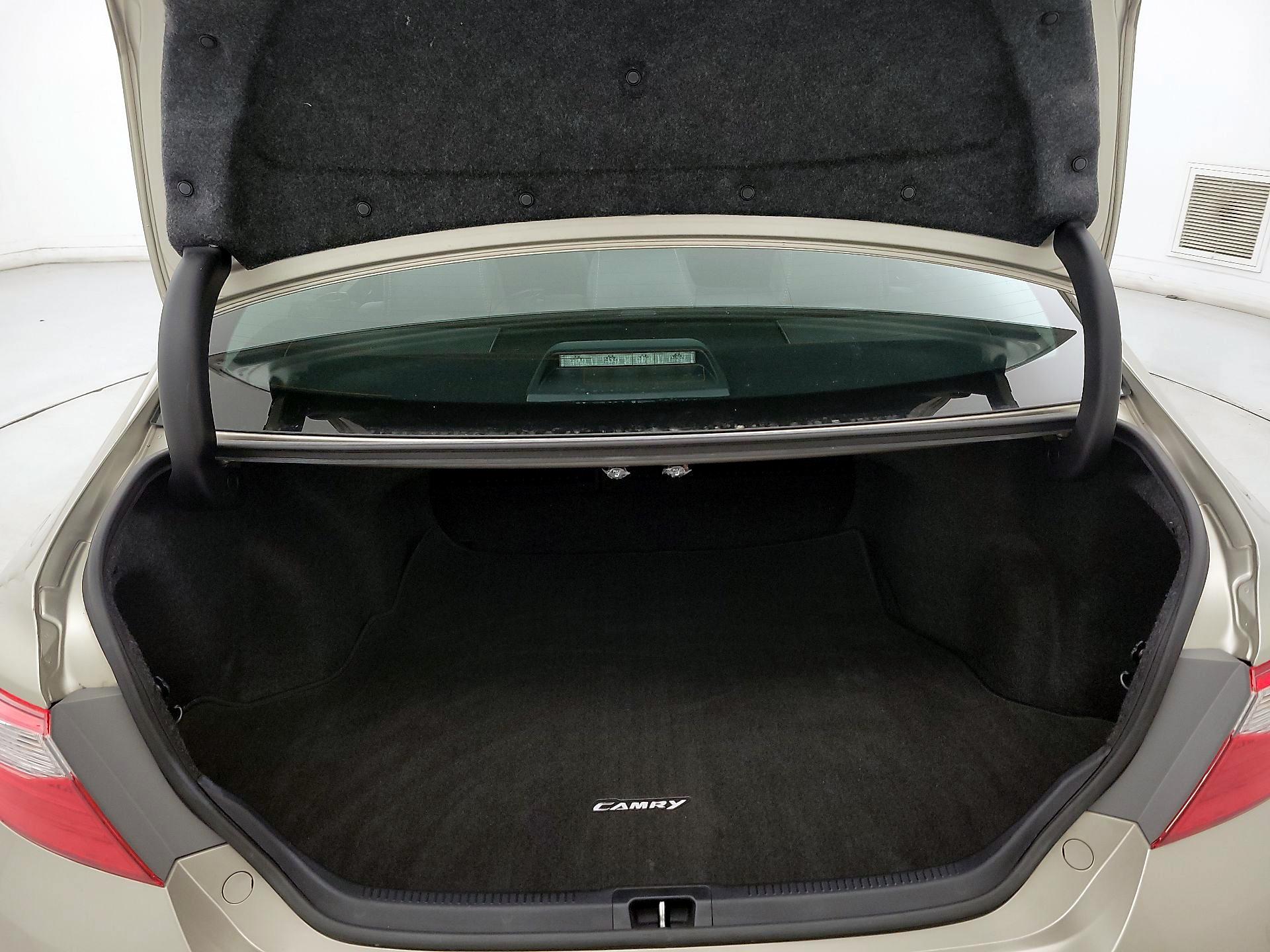 Thumbnail: 2015 Toyota Camry - 20