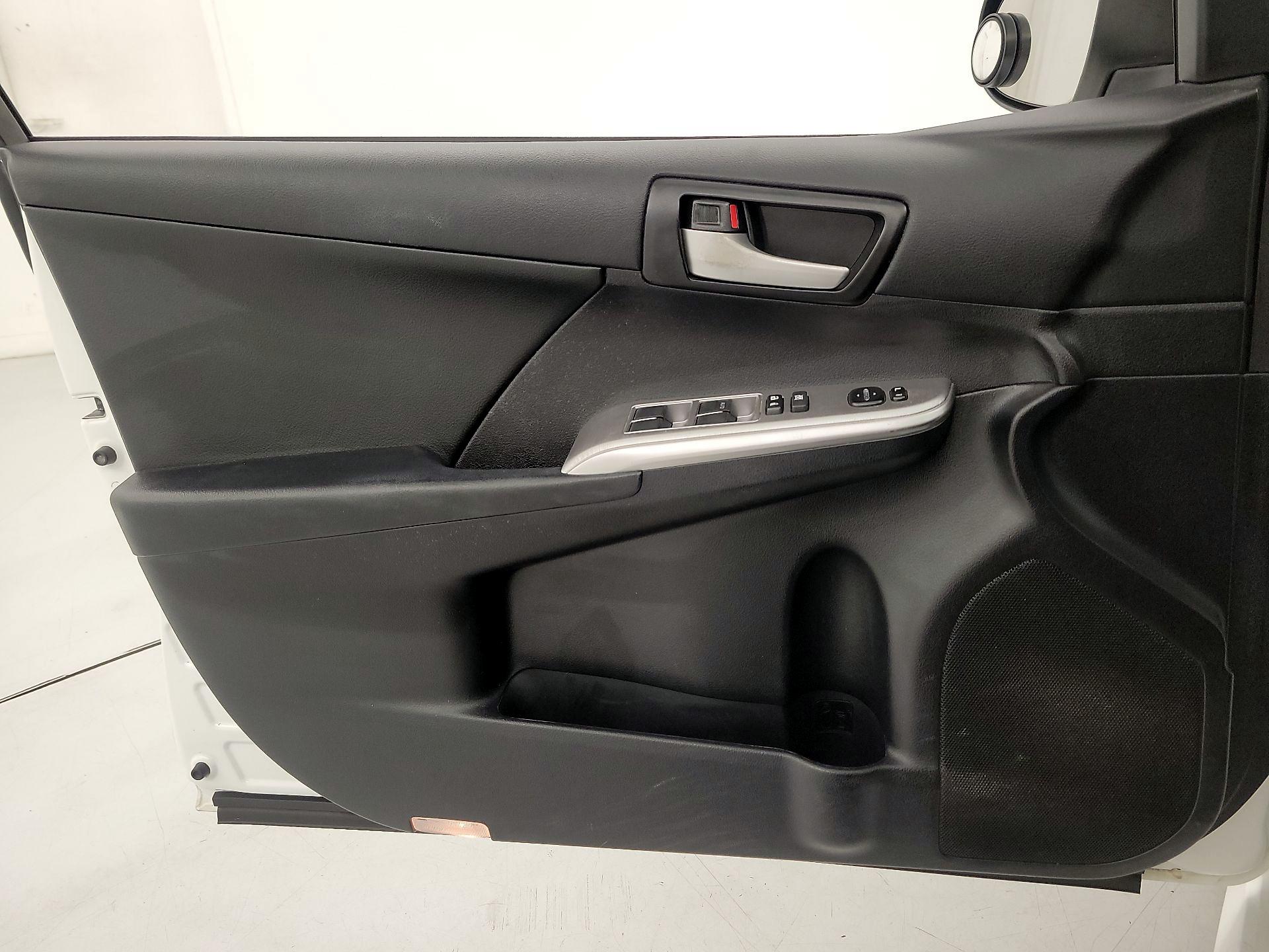 Thumbnail: 2014 Toyota Camry - 12