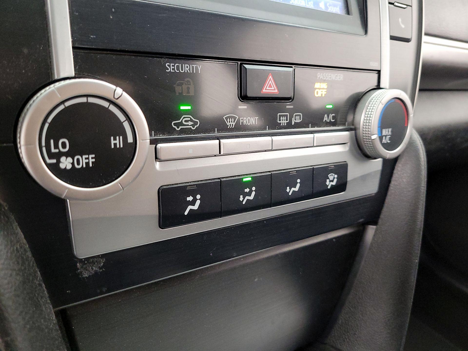 Thumbnail: 2014 Toyota Camry - 16
