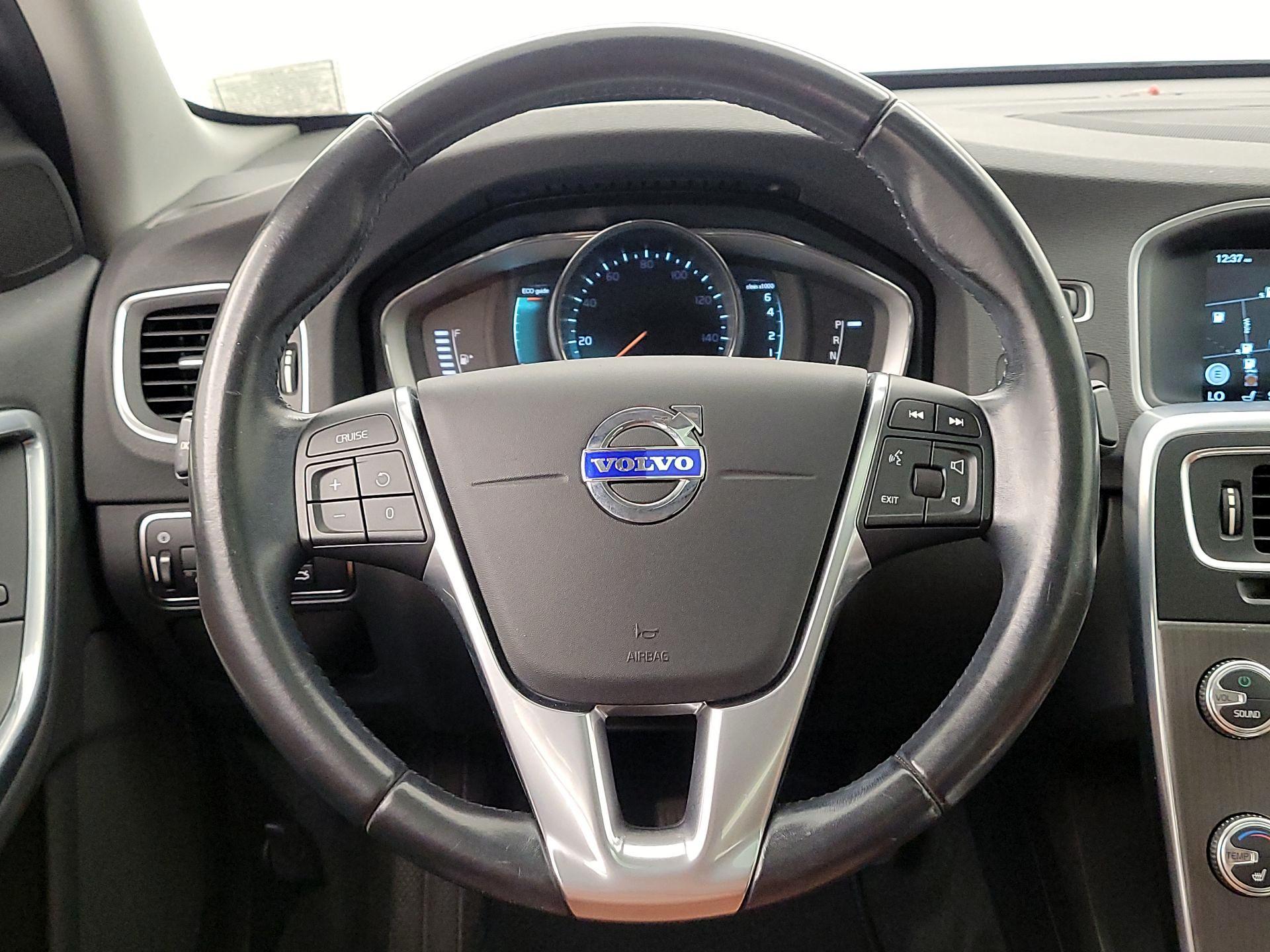 Thumbnail: 2016 Volvo S60 - 10