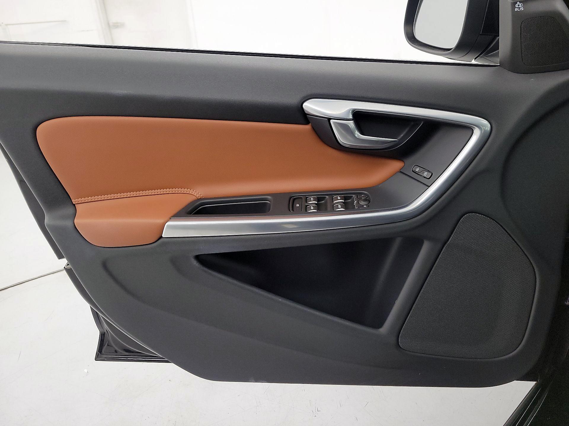 Thumbnail: 2016 Volvo S60 - 12