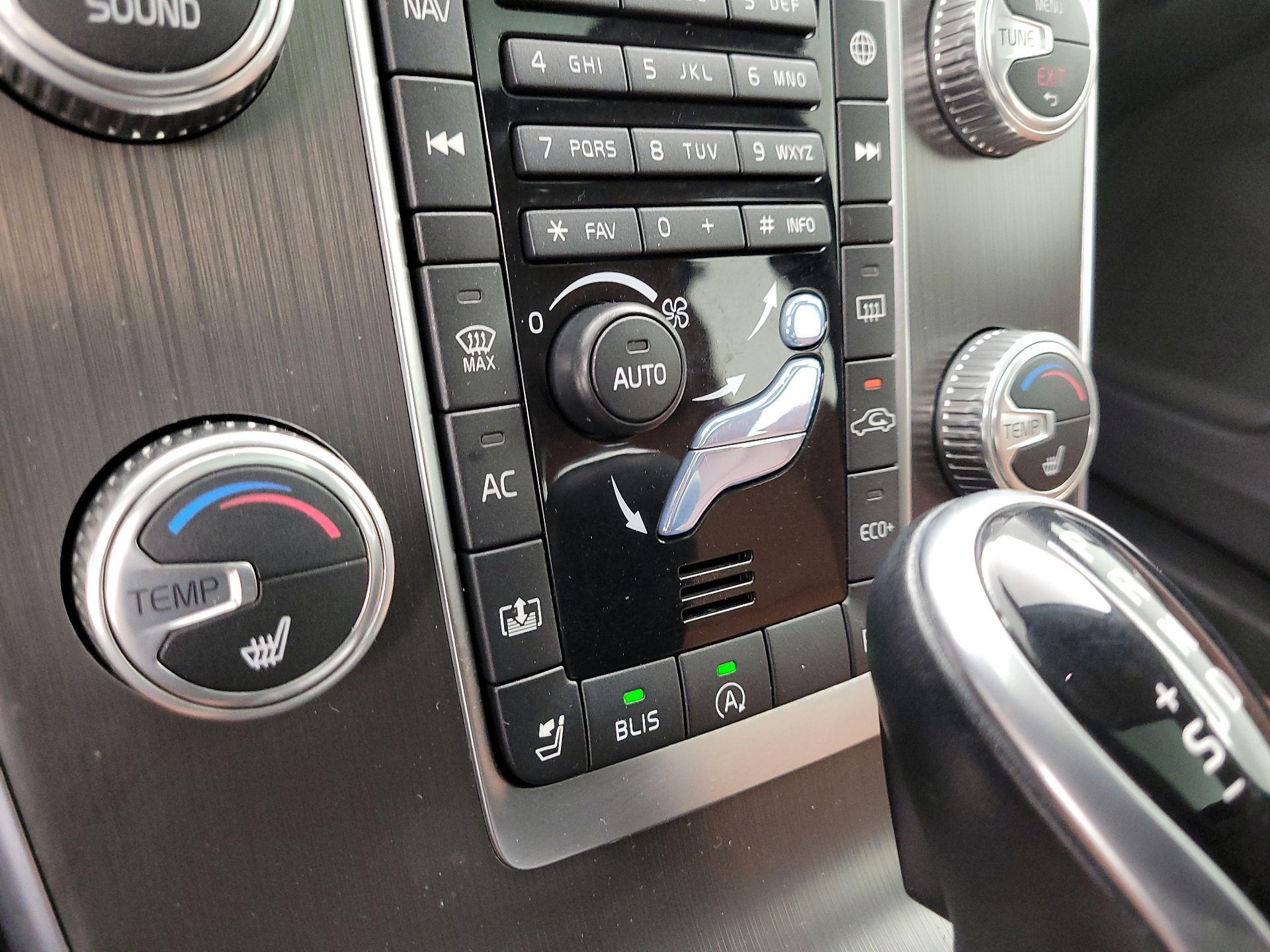 Thumbnail: 2016 Volvo S60 - 17