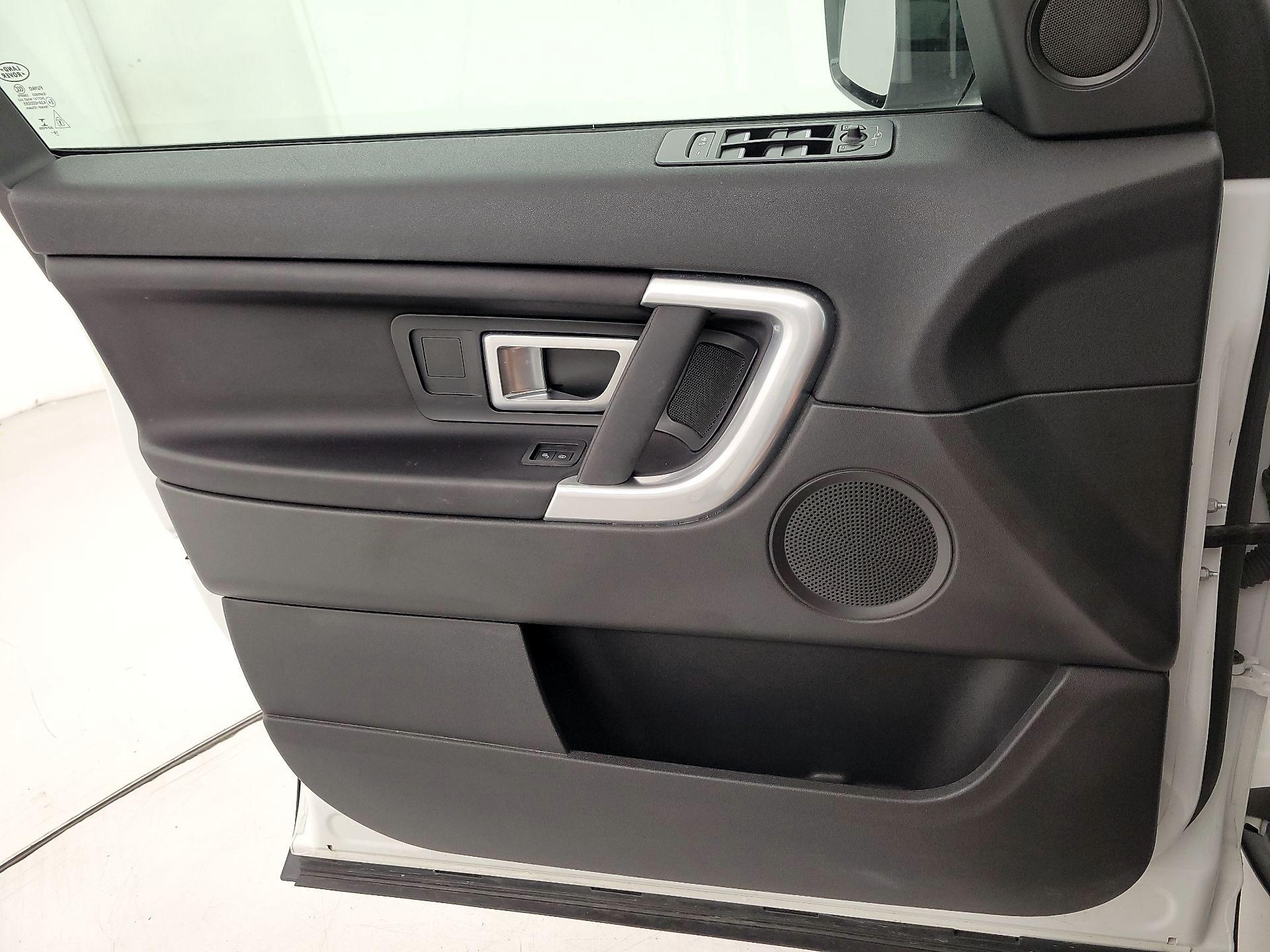 Thumbnail: 2019 Land Rover Discovery Sport - 12