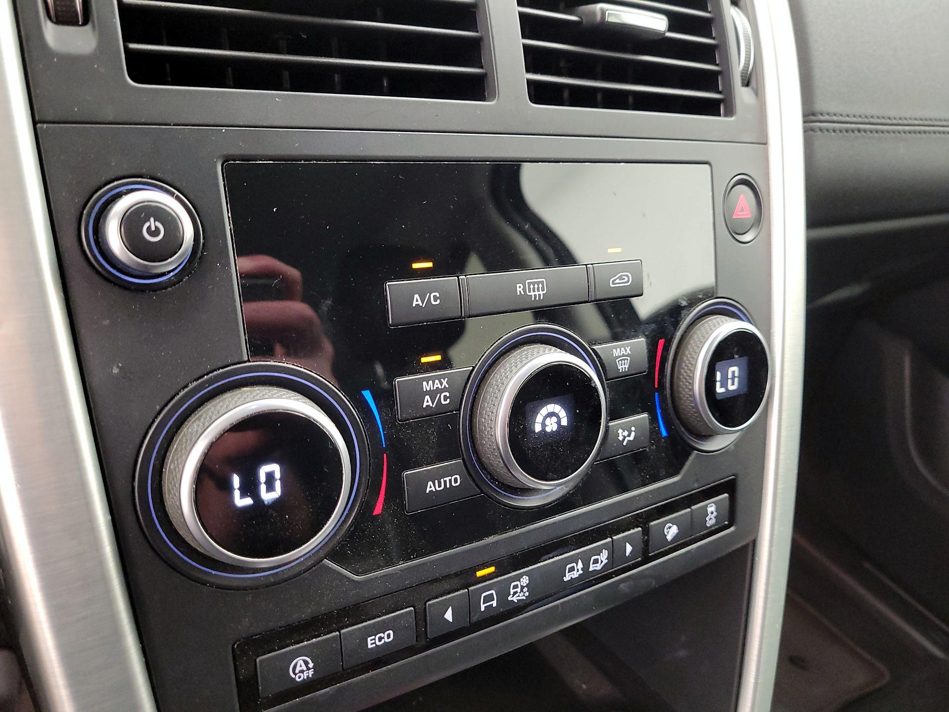 Thumbnail: 2019 Land Rover Discovery Sport - 17