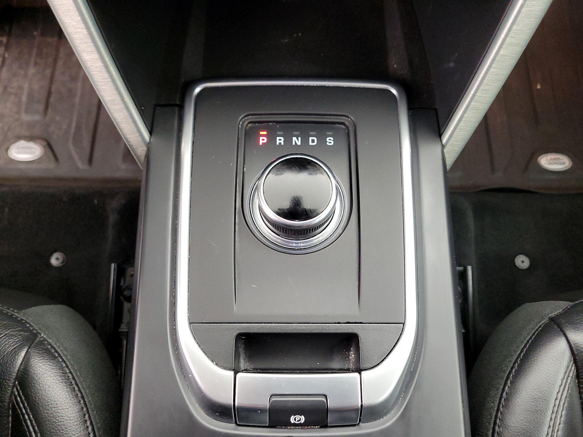 Thumbnail: 2019 Land Rover Discovery Sport - 18