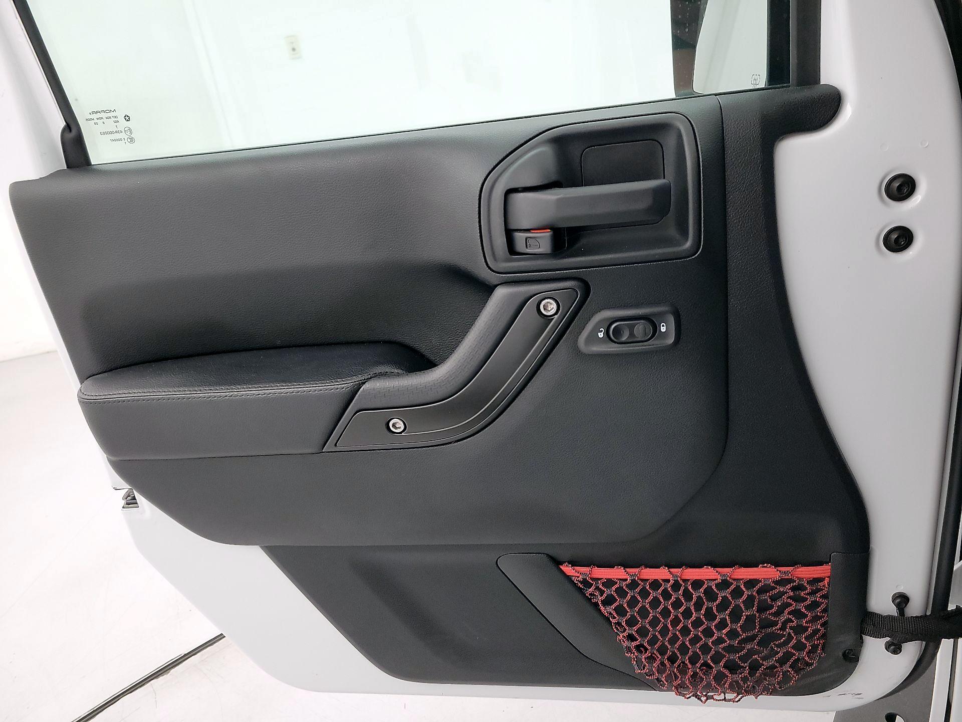 Thumbnail: 2018 Jeep Wrangler - 12