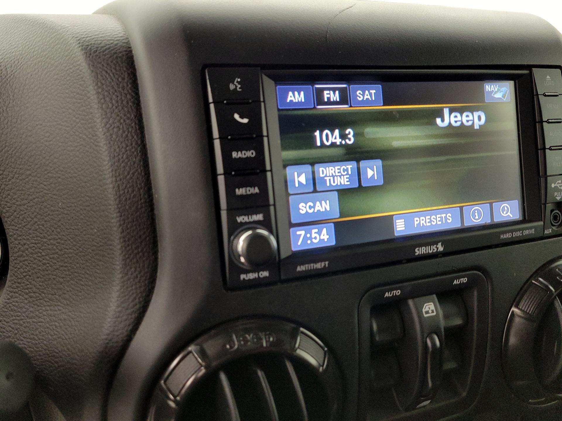 Thumbnail: 2018 Jeep Wrangler - 15