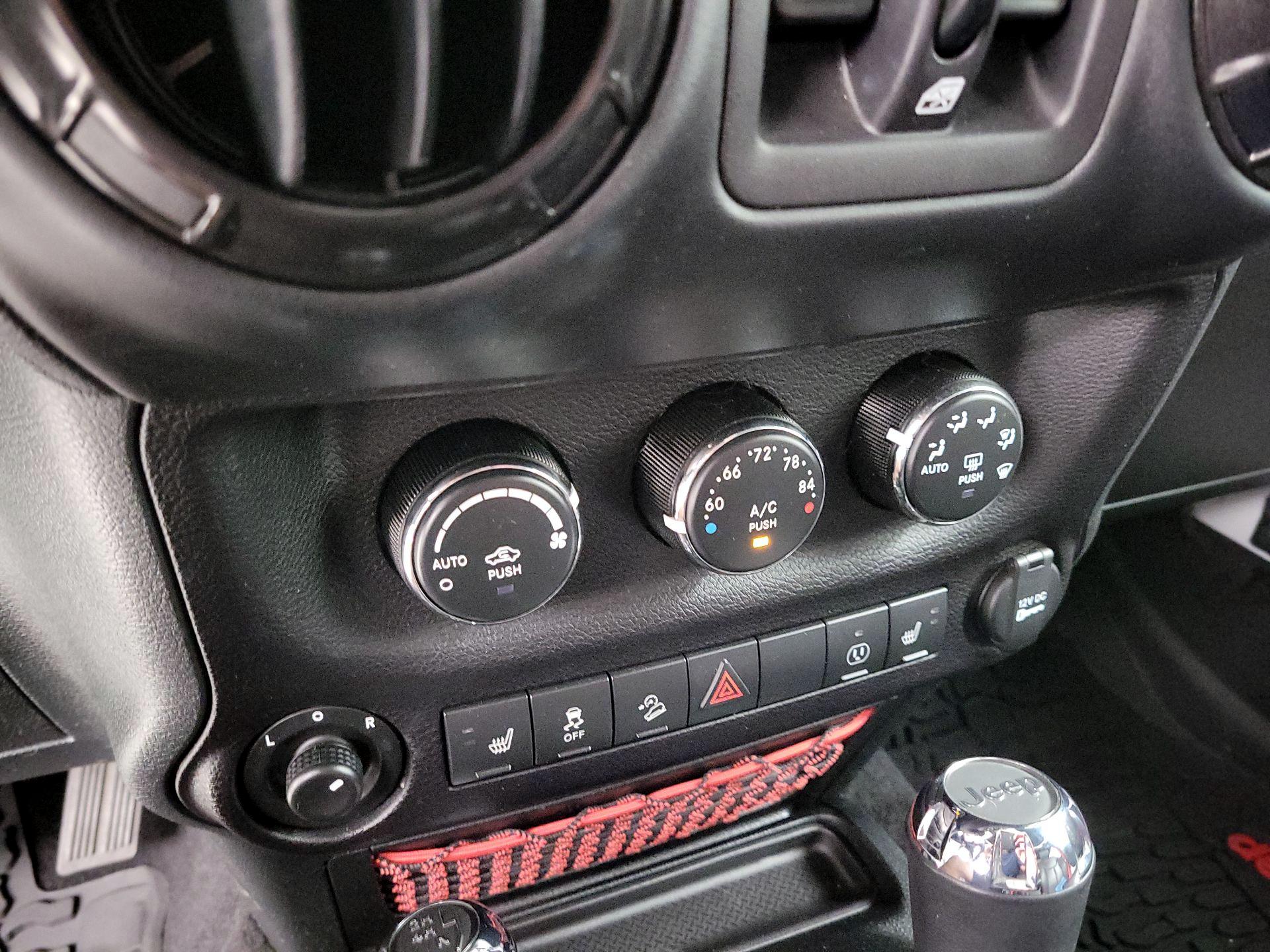 Thumbnail: 2018 Jeep Wrangler - 16