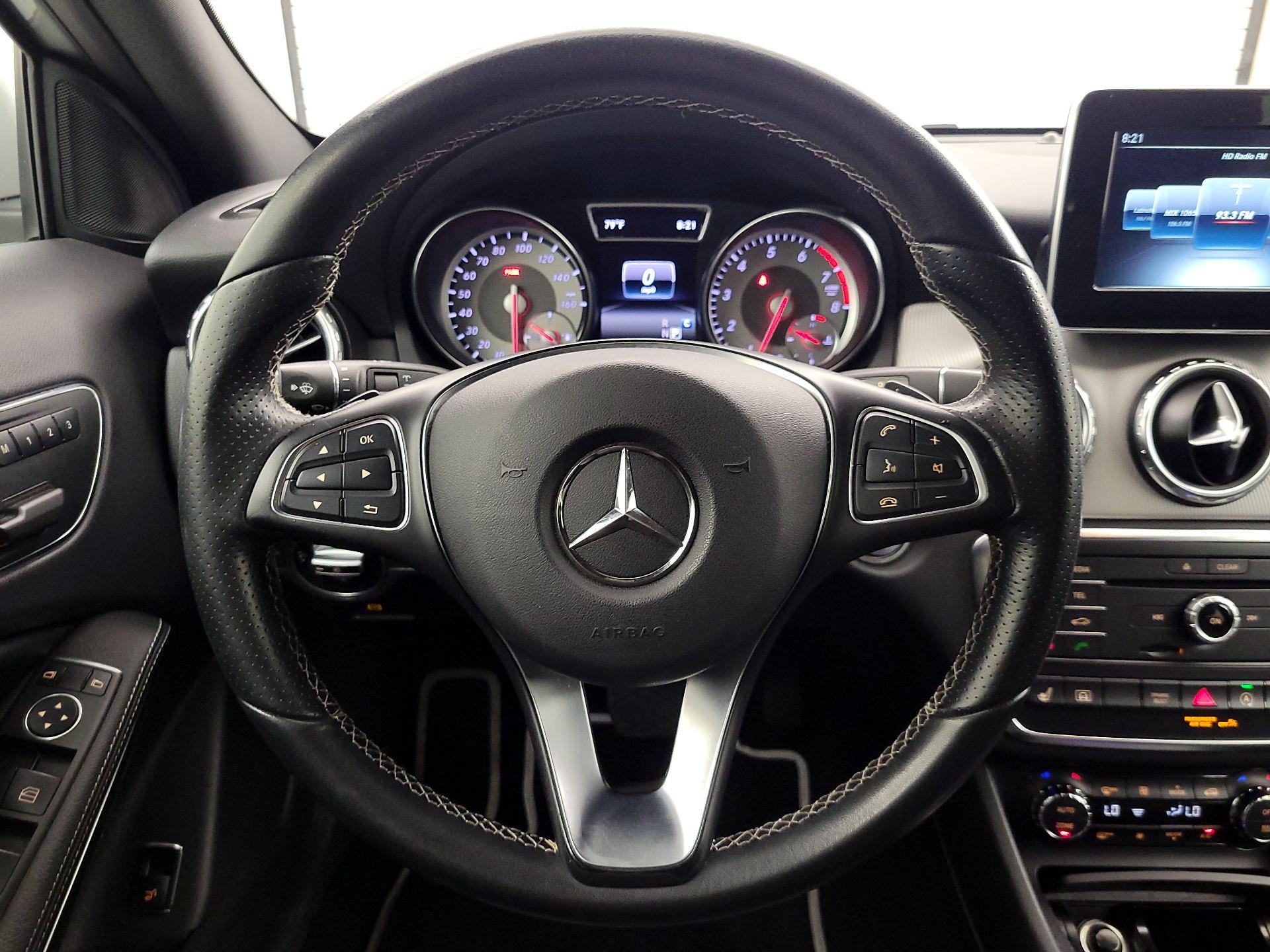 Thumbnail: 2017 Mercedes-Benz GLA - 10
