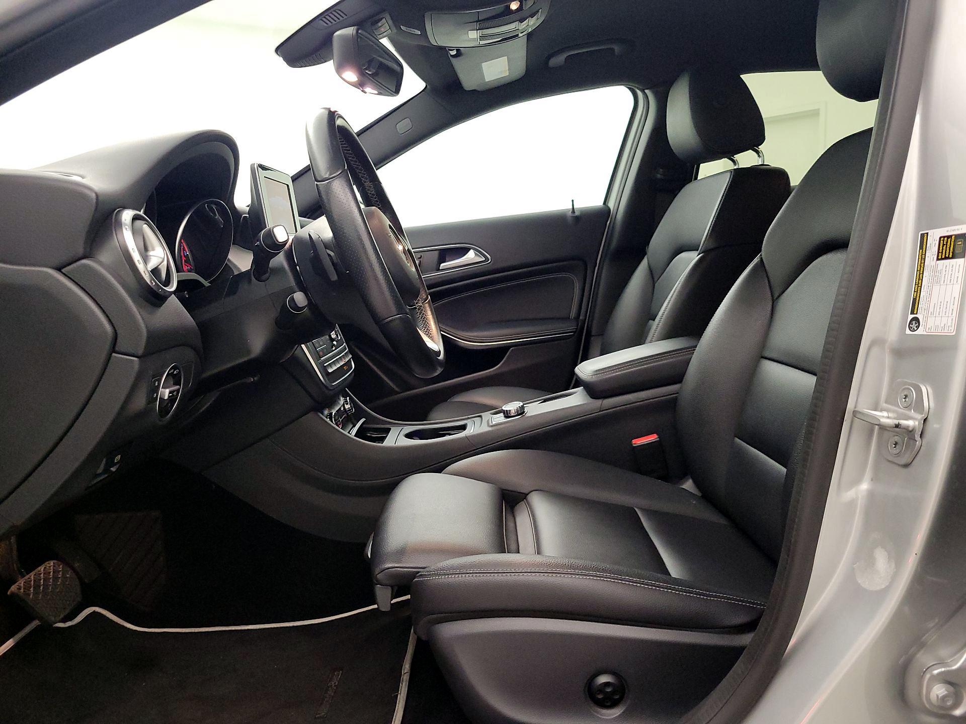 Thumbnail: 2017 Mercedes-Benz GLA - 11