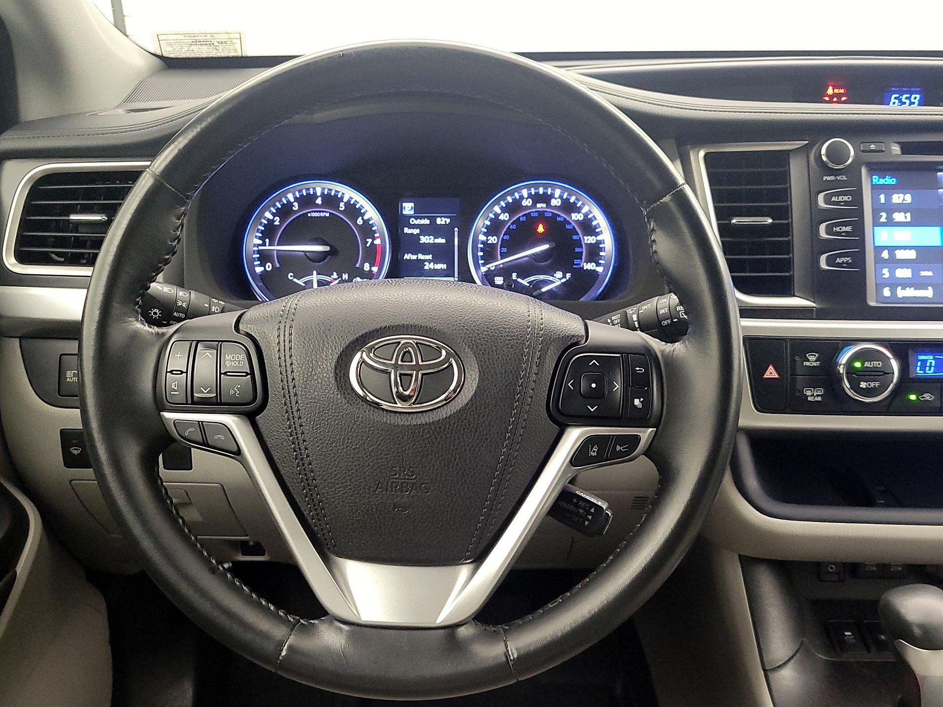 Thumbnail: 2017 Toyota Highlander - 10