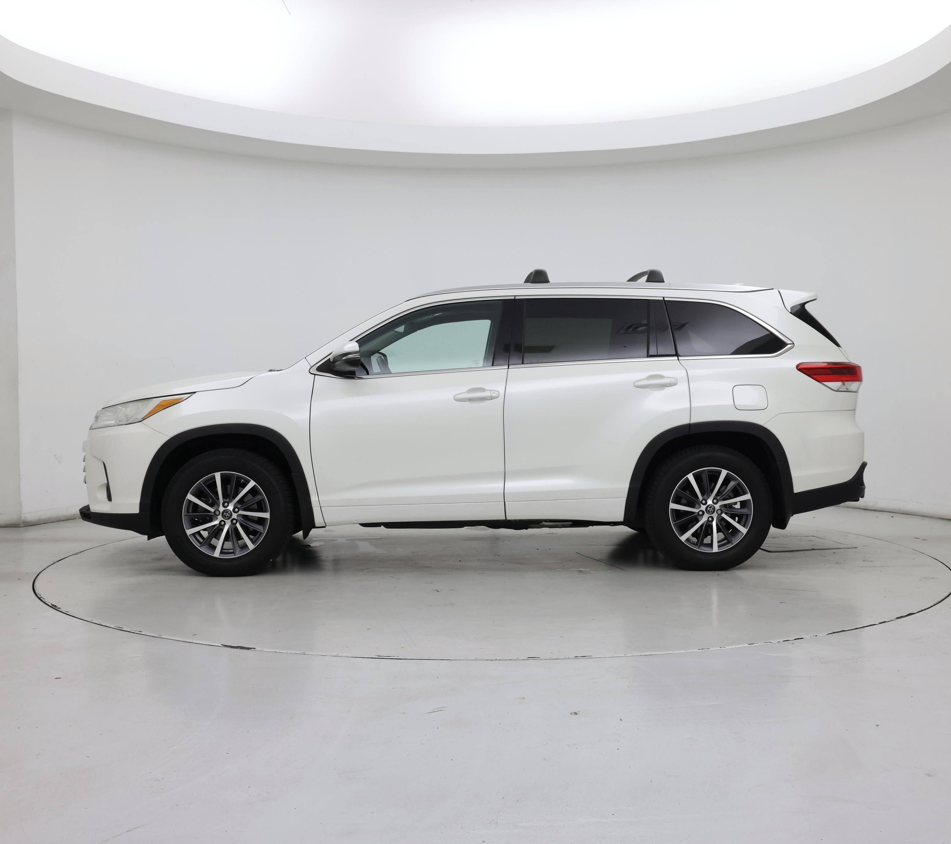 Thumbnail: 2017 Toyota Highlander - 3