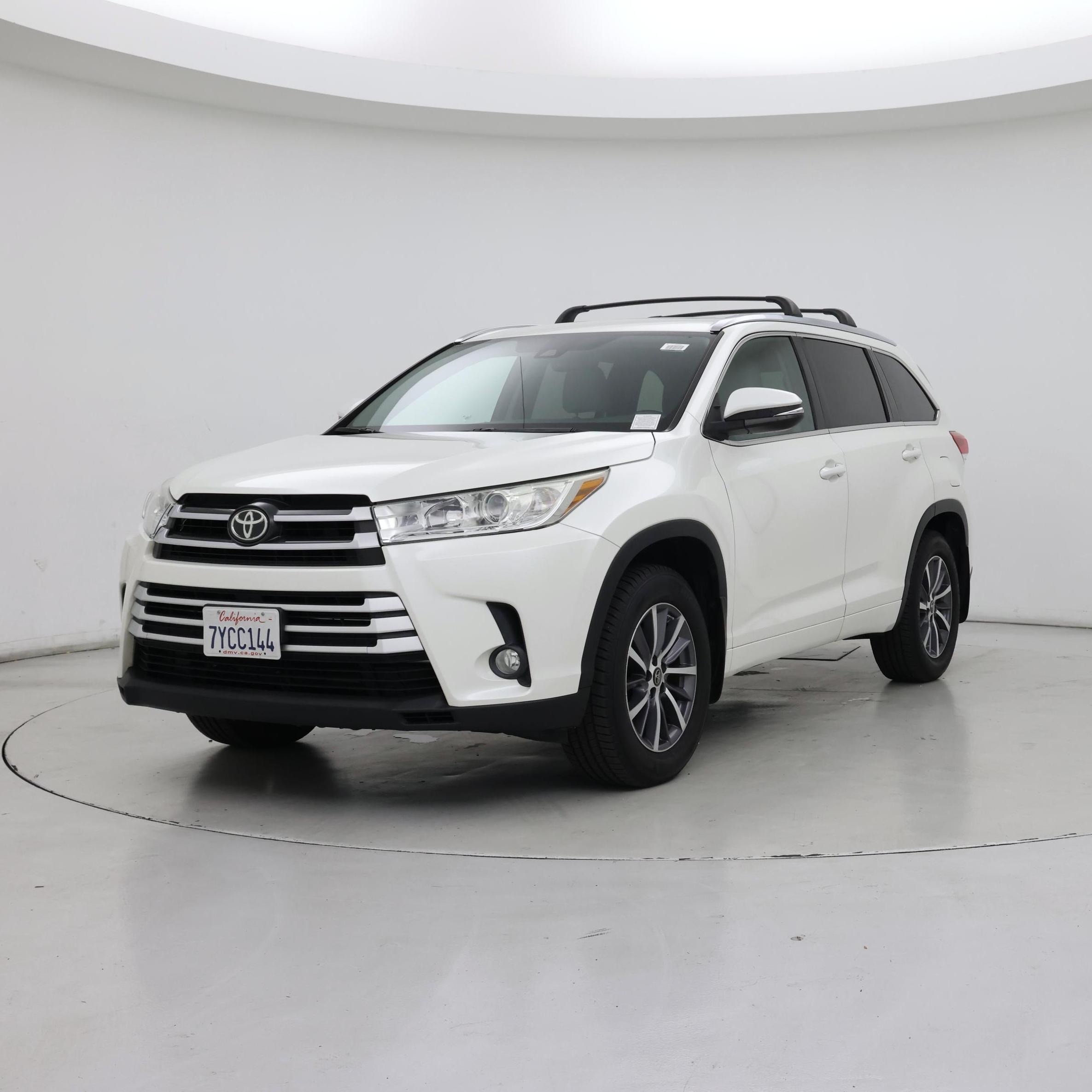 Thumbnail: 2017 Toyota Highlander - 4