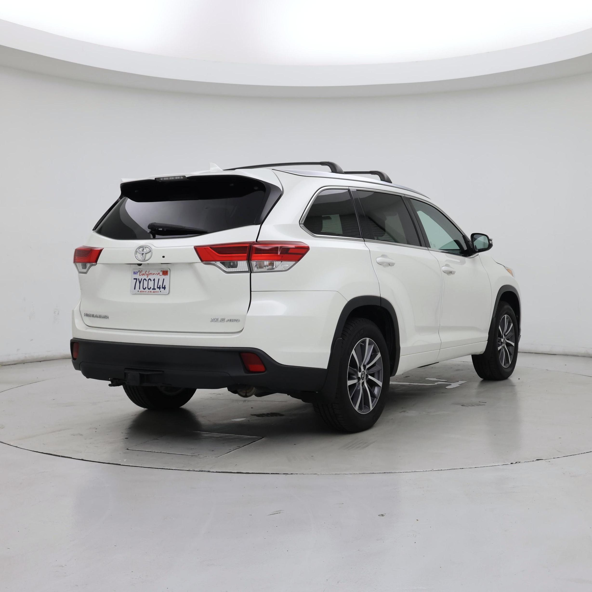 Thumbnail: 2017 Toyota Highlander - 8