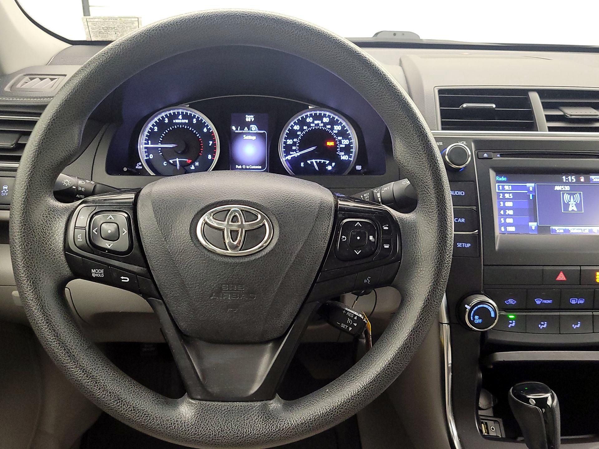 Thumbnail: 2016 Toyota Camry - 10
