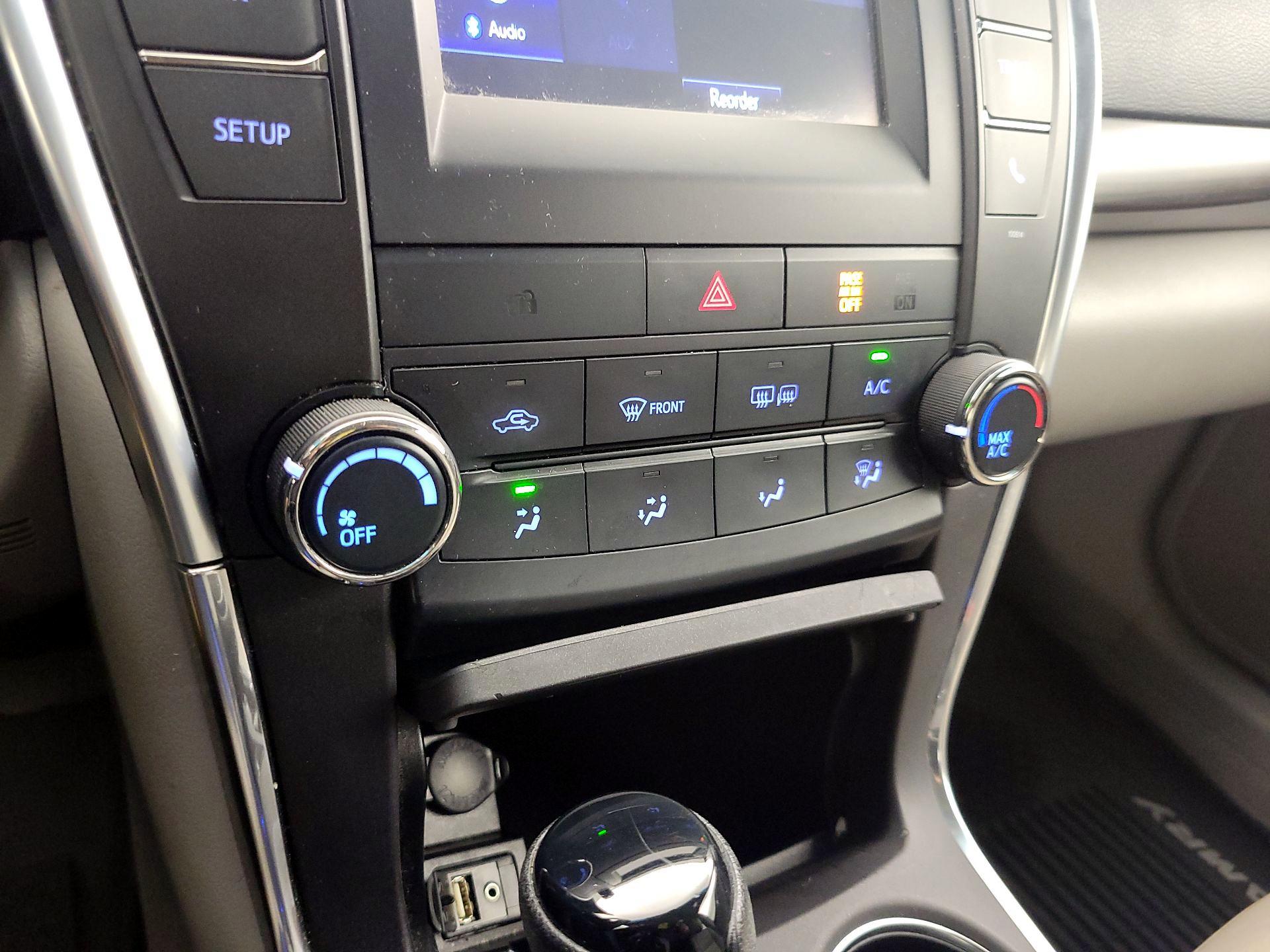 Thumbnail: 2016 Toyota Camry - 16