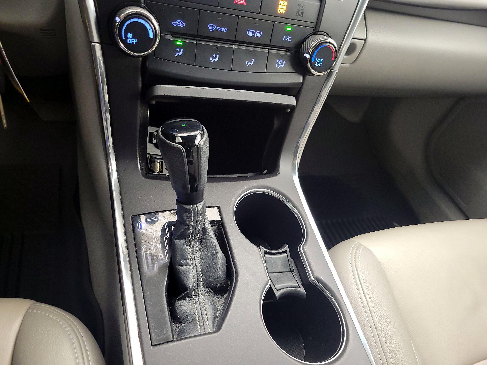 Thumbnail: 2016 Toyota Camry - 17