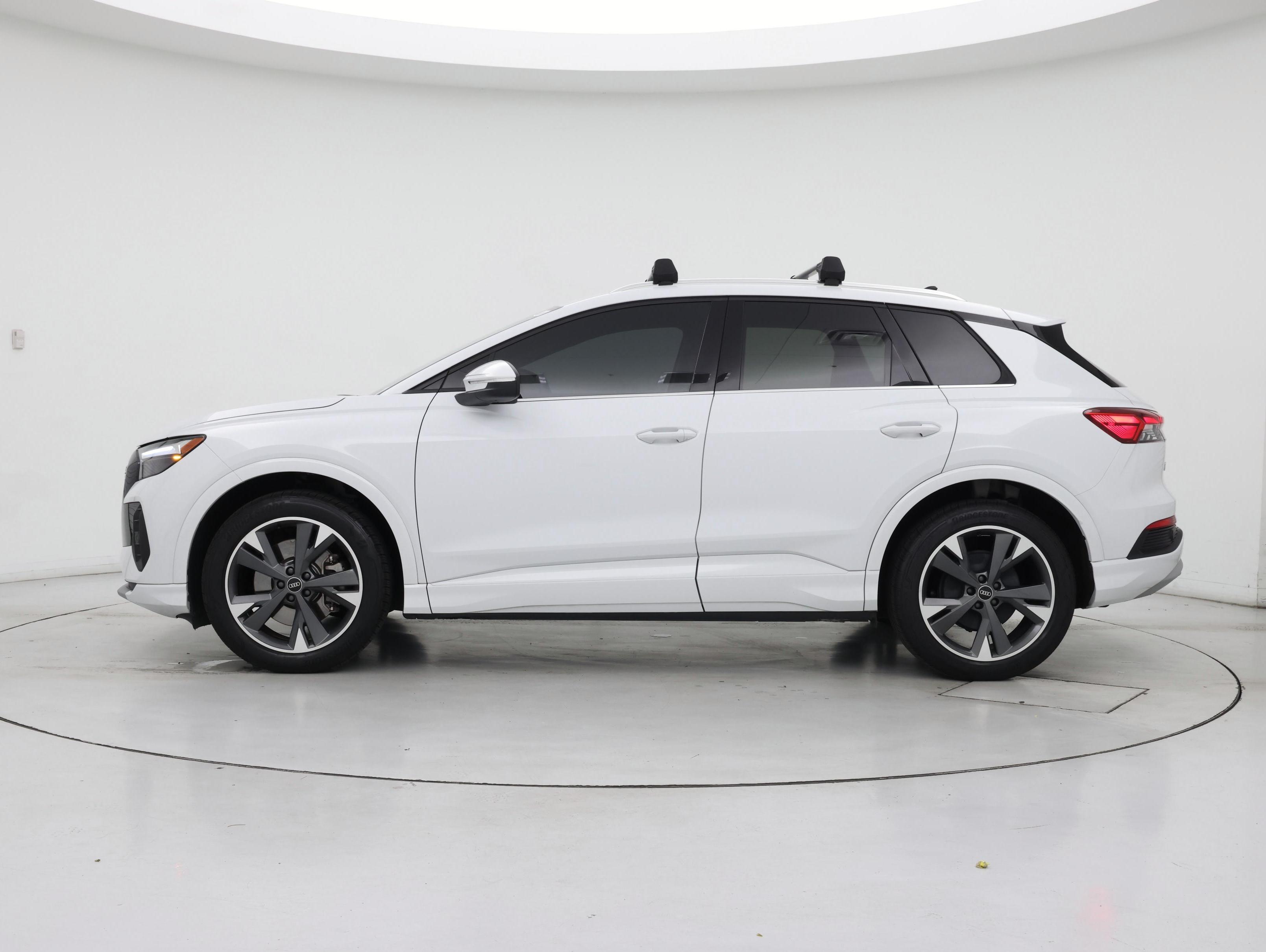 Thumbnail: 2022 Audi Q4 e-tron - 3
