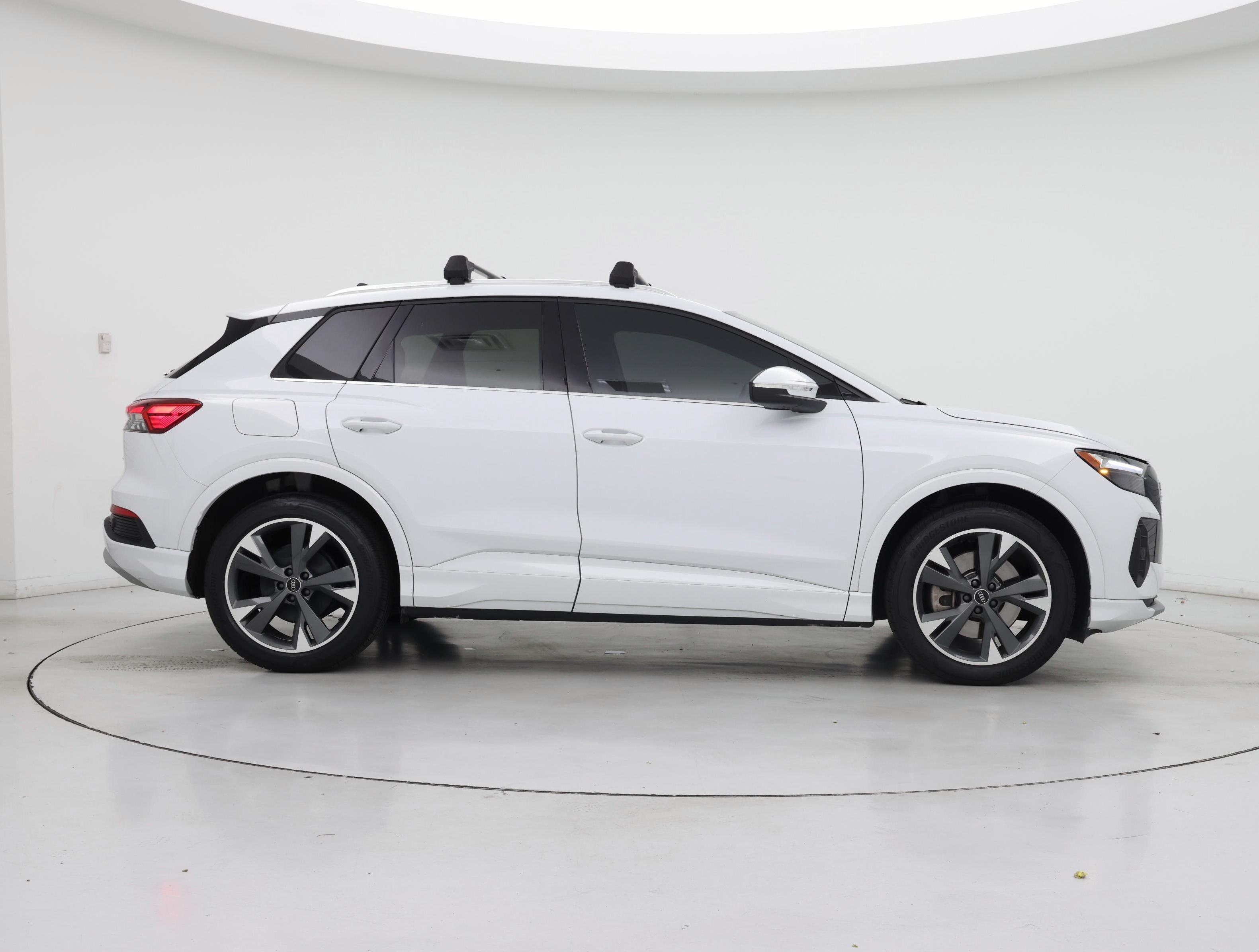 Thumbnail: 2022 Audi Q4 e-tron - 7