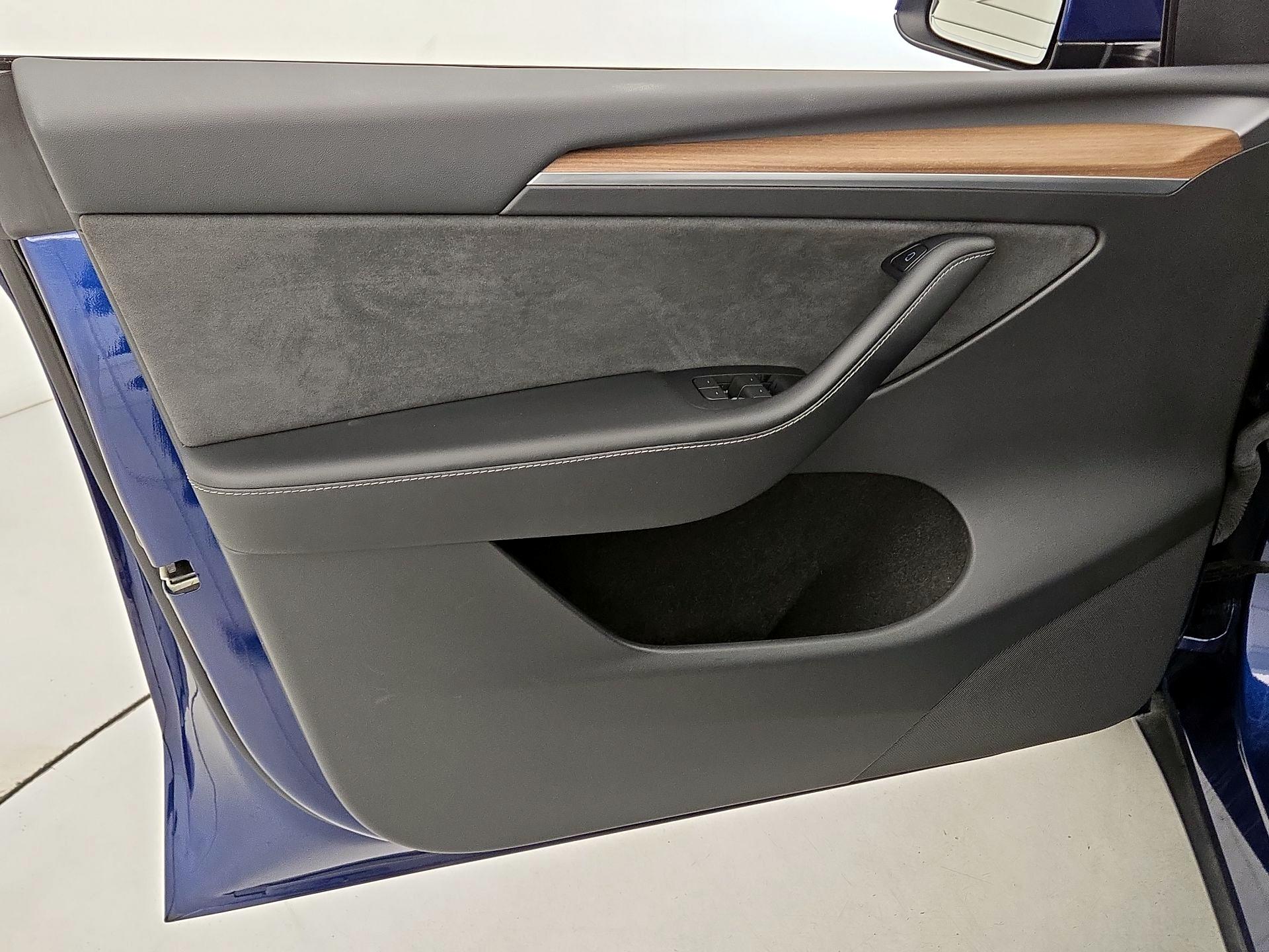 Thumbnail: 2023 Tesla Model Y - 12
