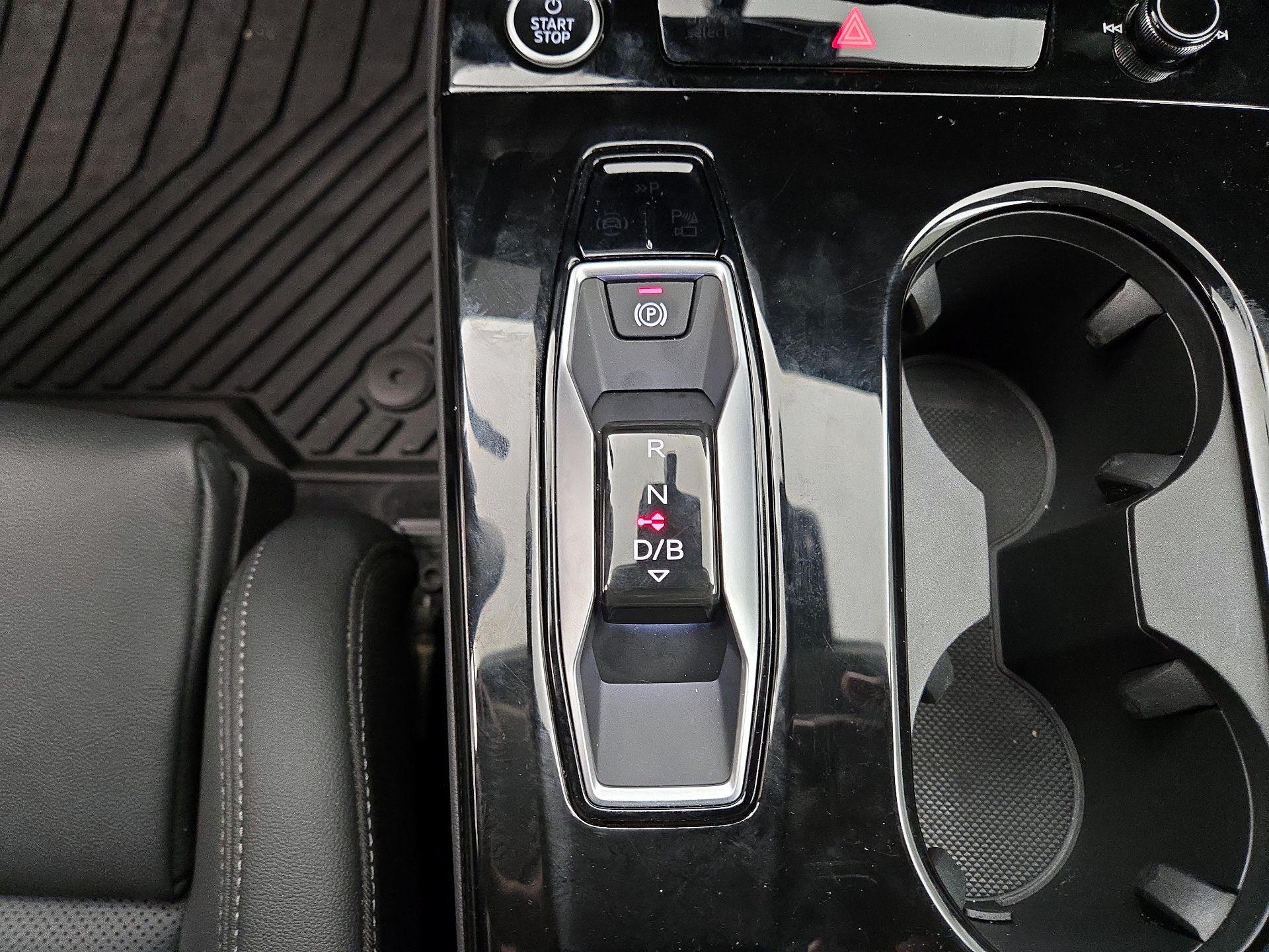 Thumbnail: 2025 Audi Q6 e-tron - 17
