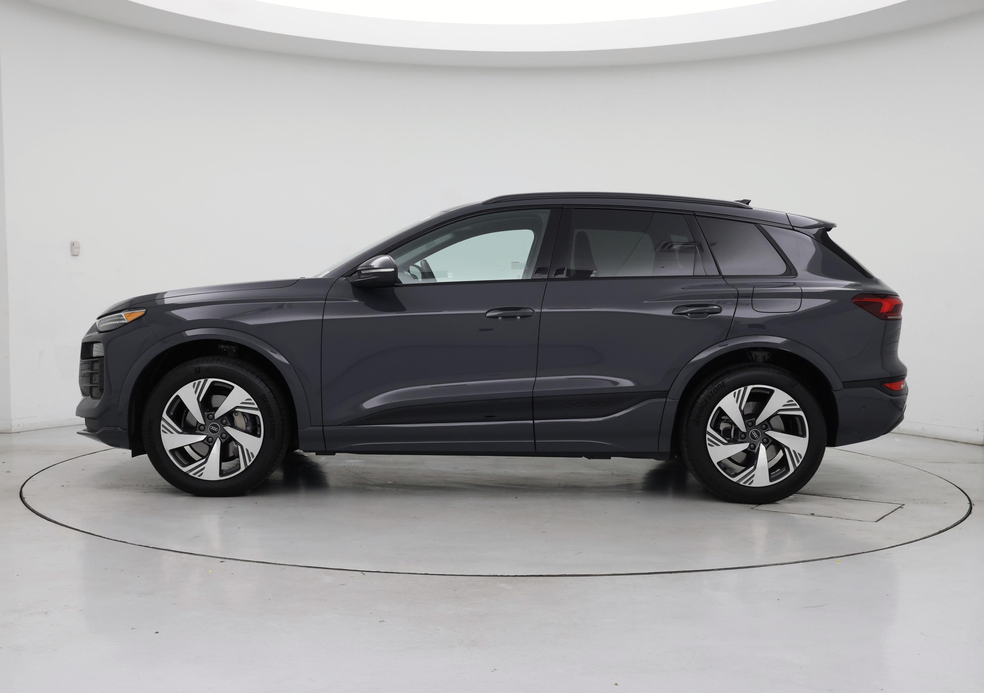 Thumbnail: 2025 Audi Q6 e-tron - 3